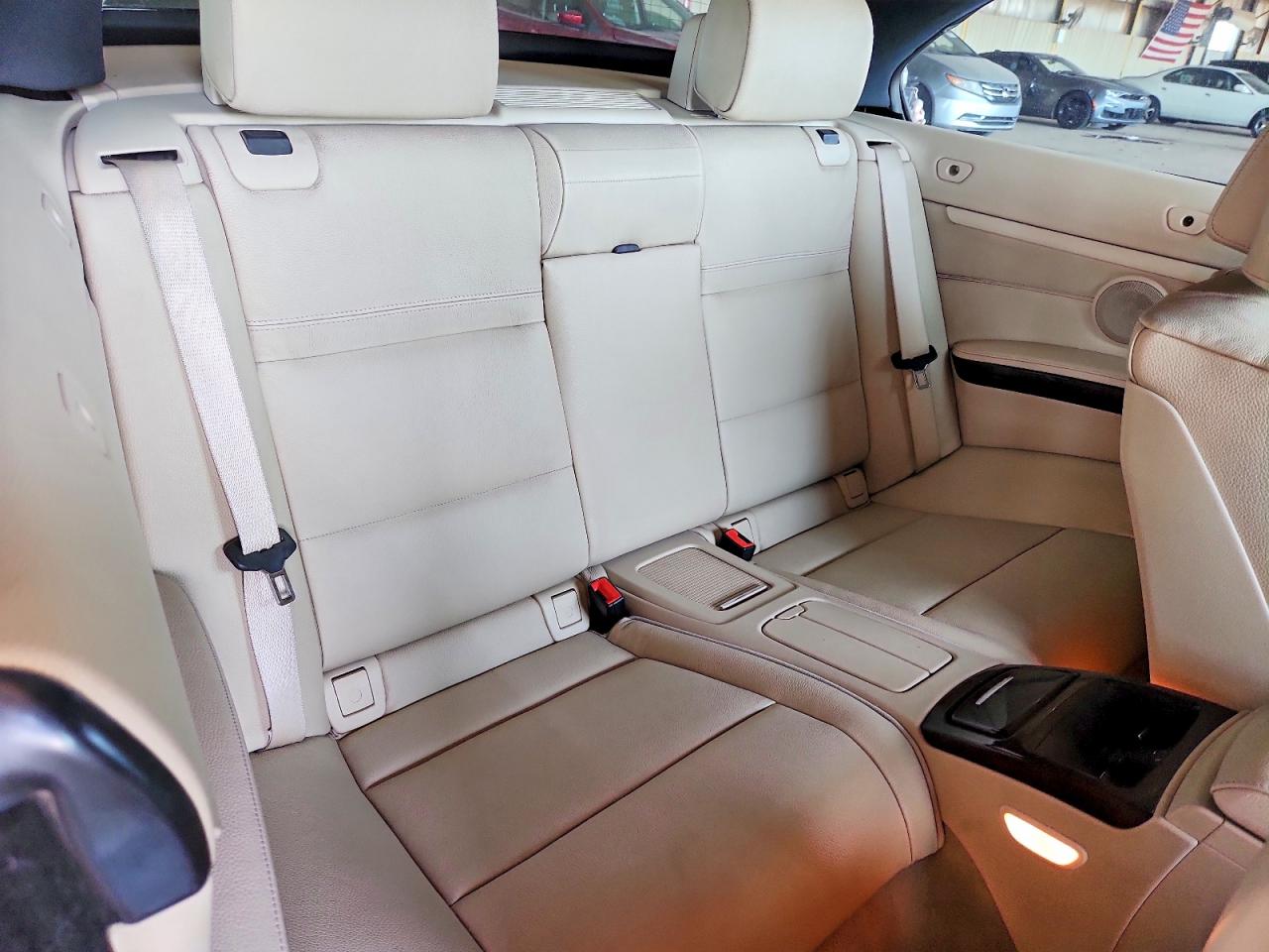 2012 Bmw 335 I Белый vin: WBADX7C51CE745017