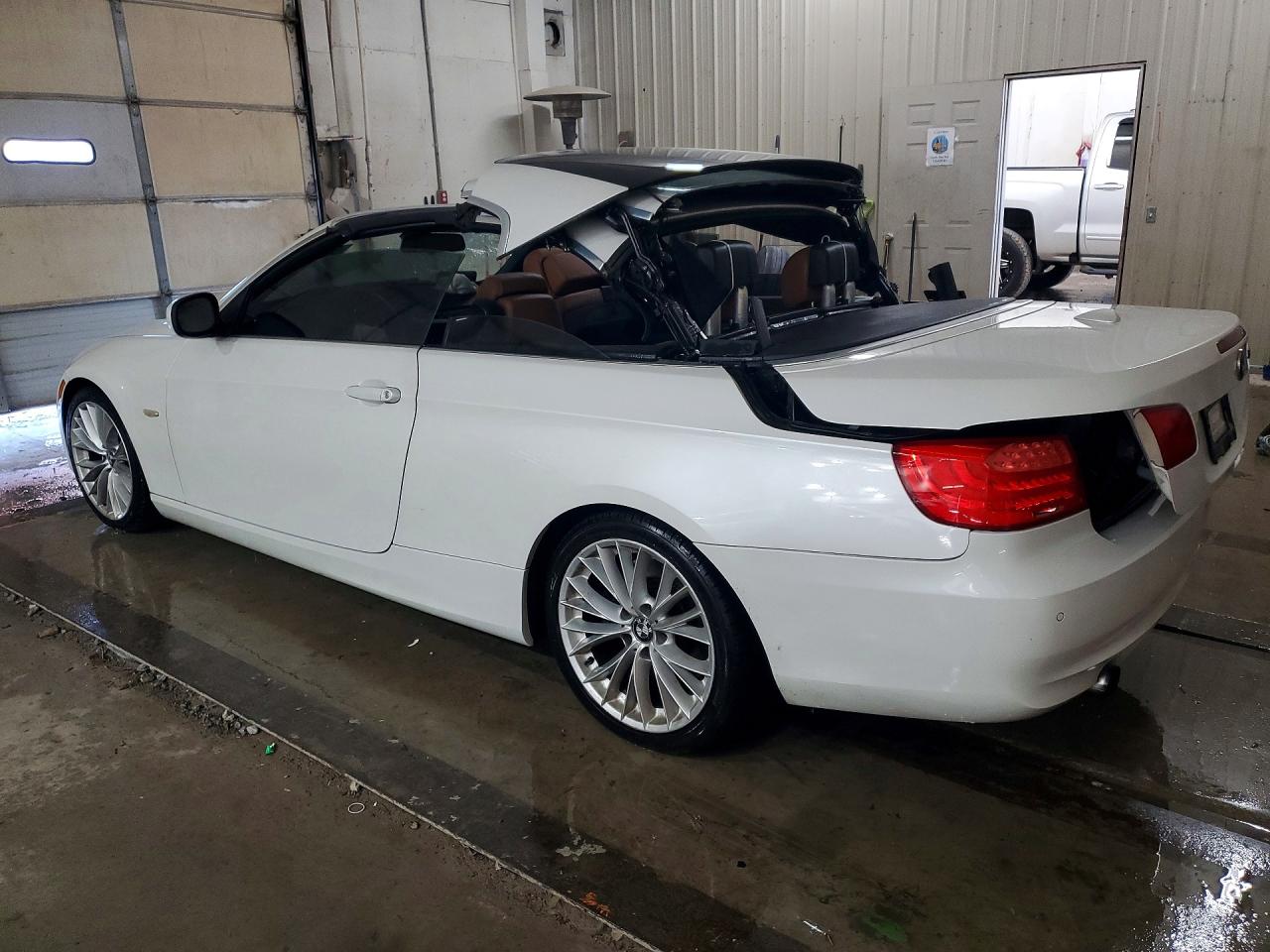 2011 Bmw 335 I Белый vin: WBADX7C57BE581321