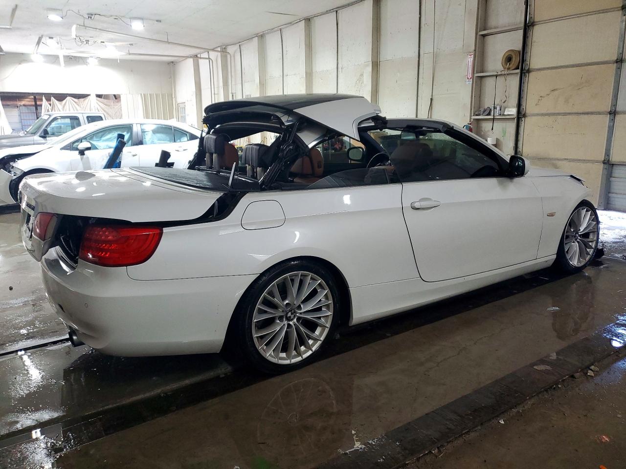 2011 Bmw 335 I Белый vin: WBADX7C57BE581321