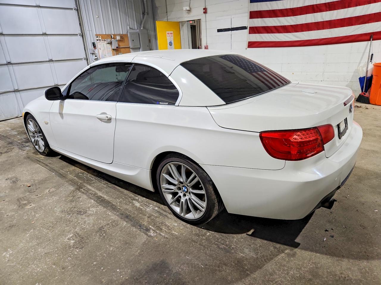 2013 Bmw 335 I Белый vin: WBADX7C57DJ588814
