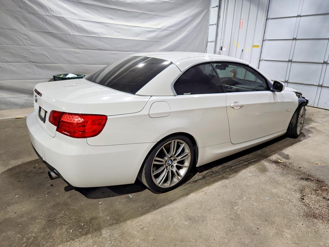 2013 Bmw 335 I Белый vin: WBADX7C57DJ588814