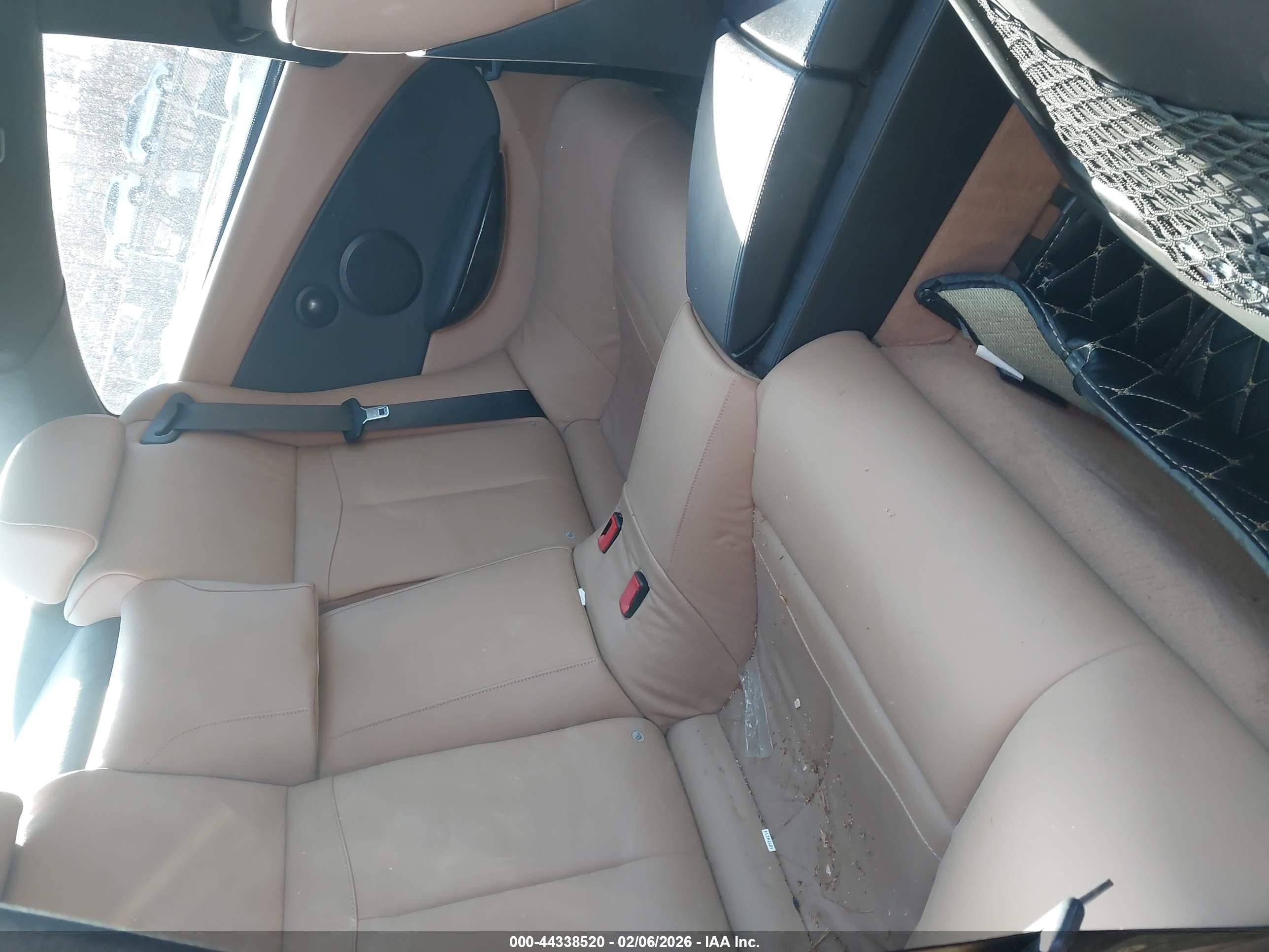 2009 Bmw 650i   White vin: WBAEA53539CV92008