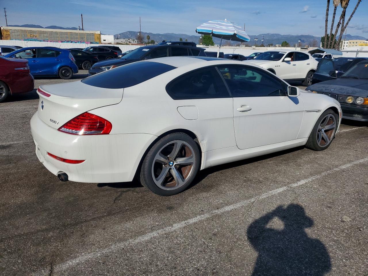 2009 Bmw 650 I White vin: WBAEA53599CV92398