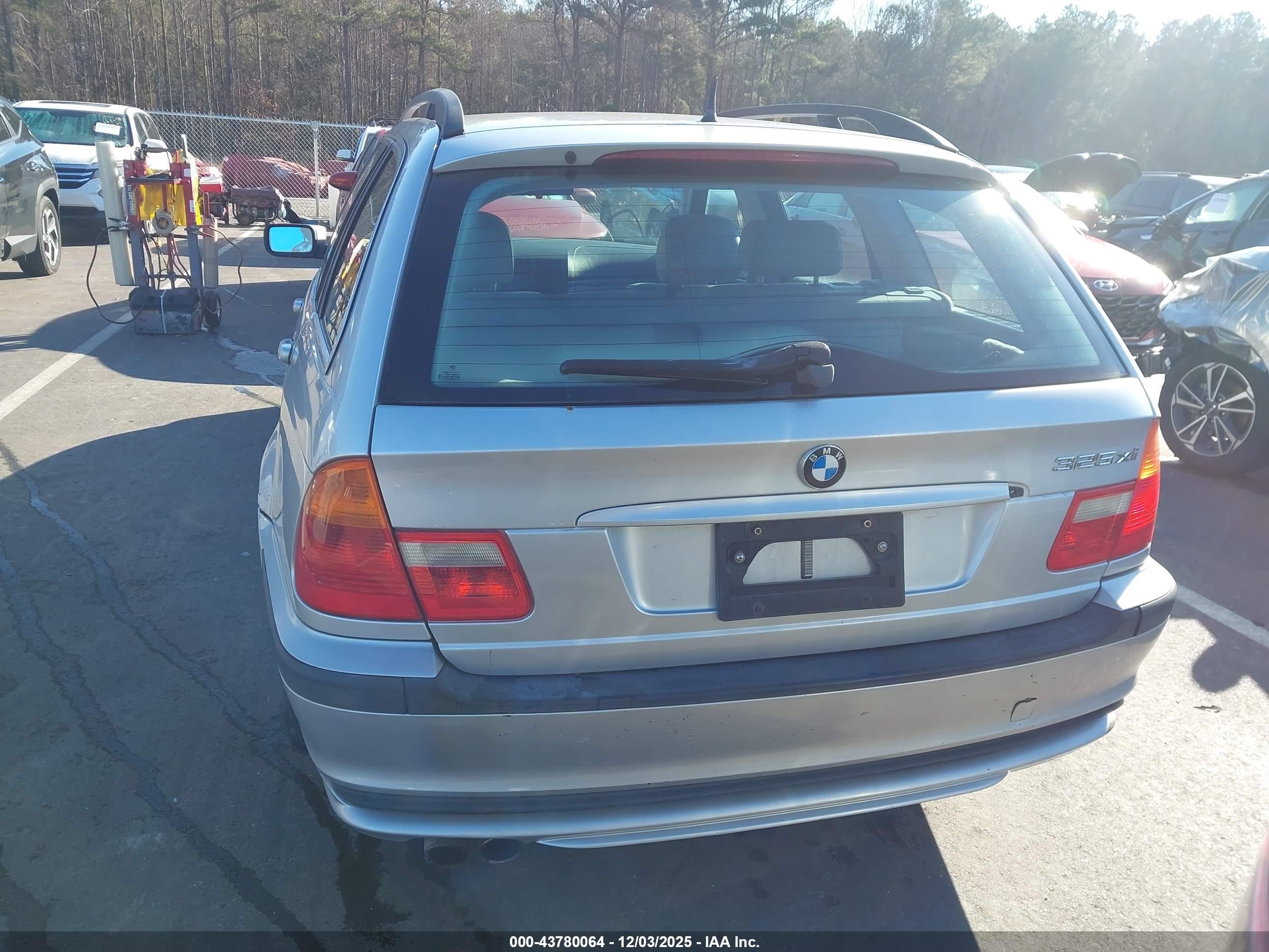 2002 Bmw 325xit   Silver vin: WBAEP33442PF01145