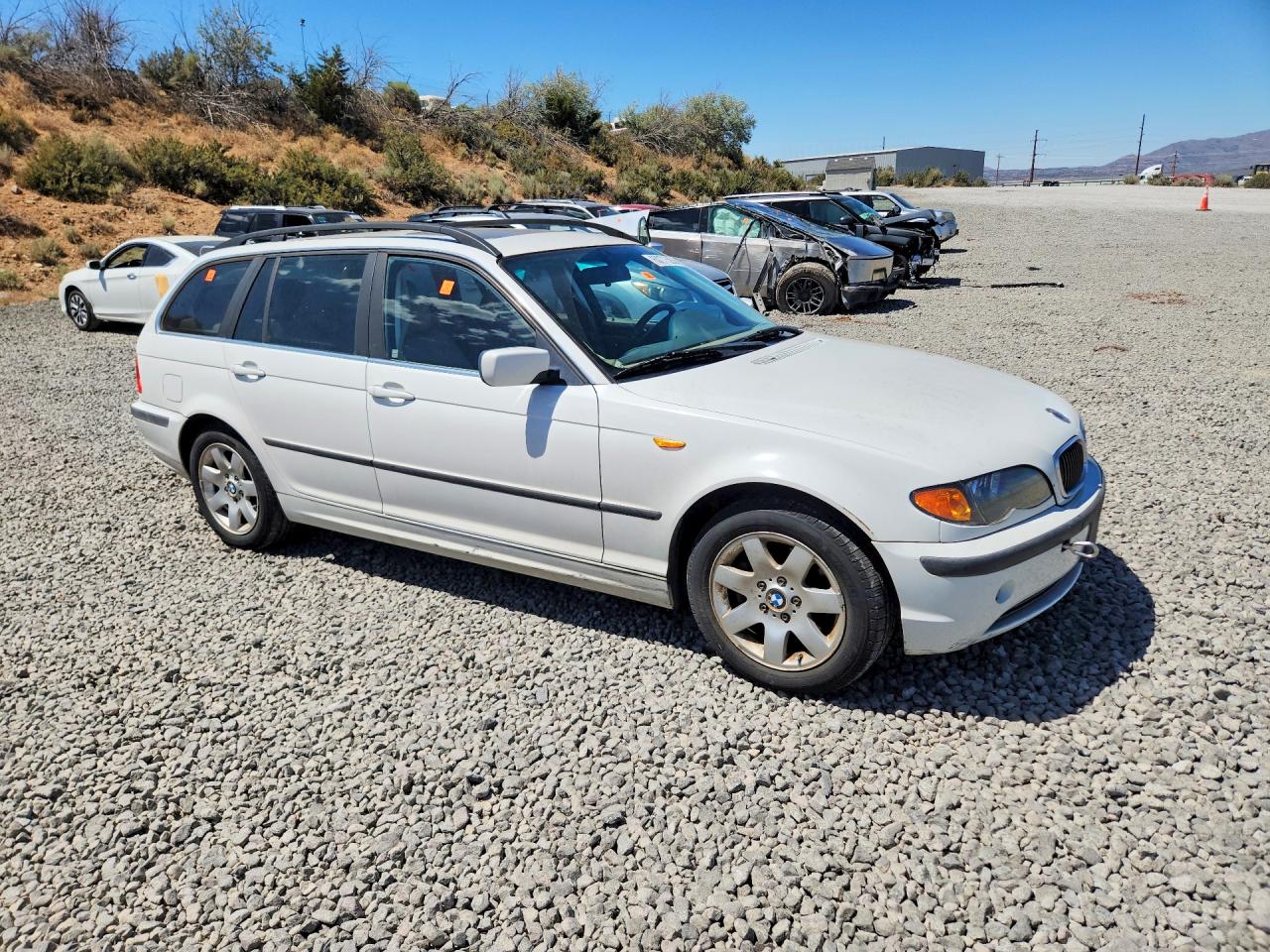 2002 Bmw 325 Xit White vin: WBAEP33472PF00748