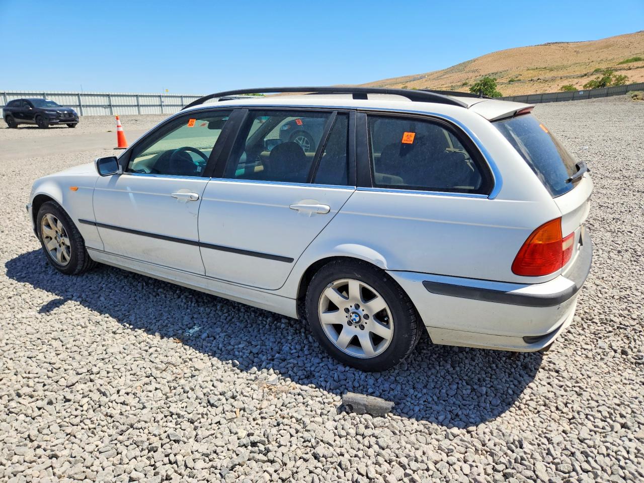 2002 Bmw 325 Xit White vin: WBAEP33472PF00748
