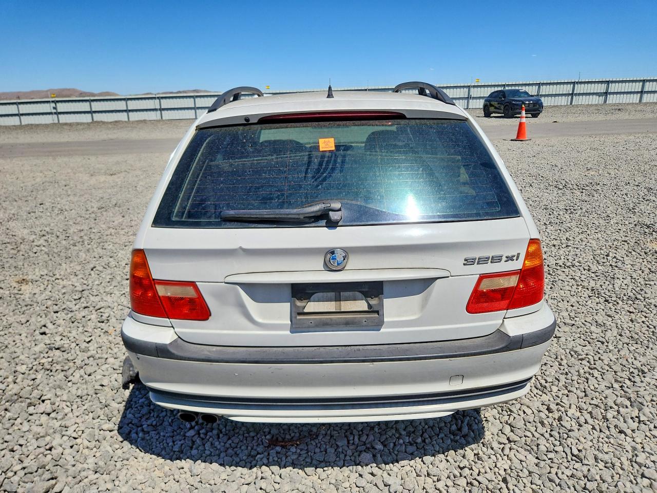 2002 Bmw 325 Xit White vin: WBAEP33472PF00748