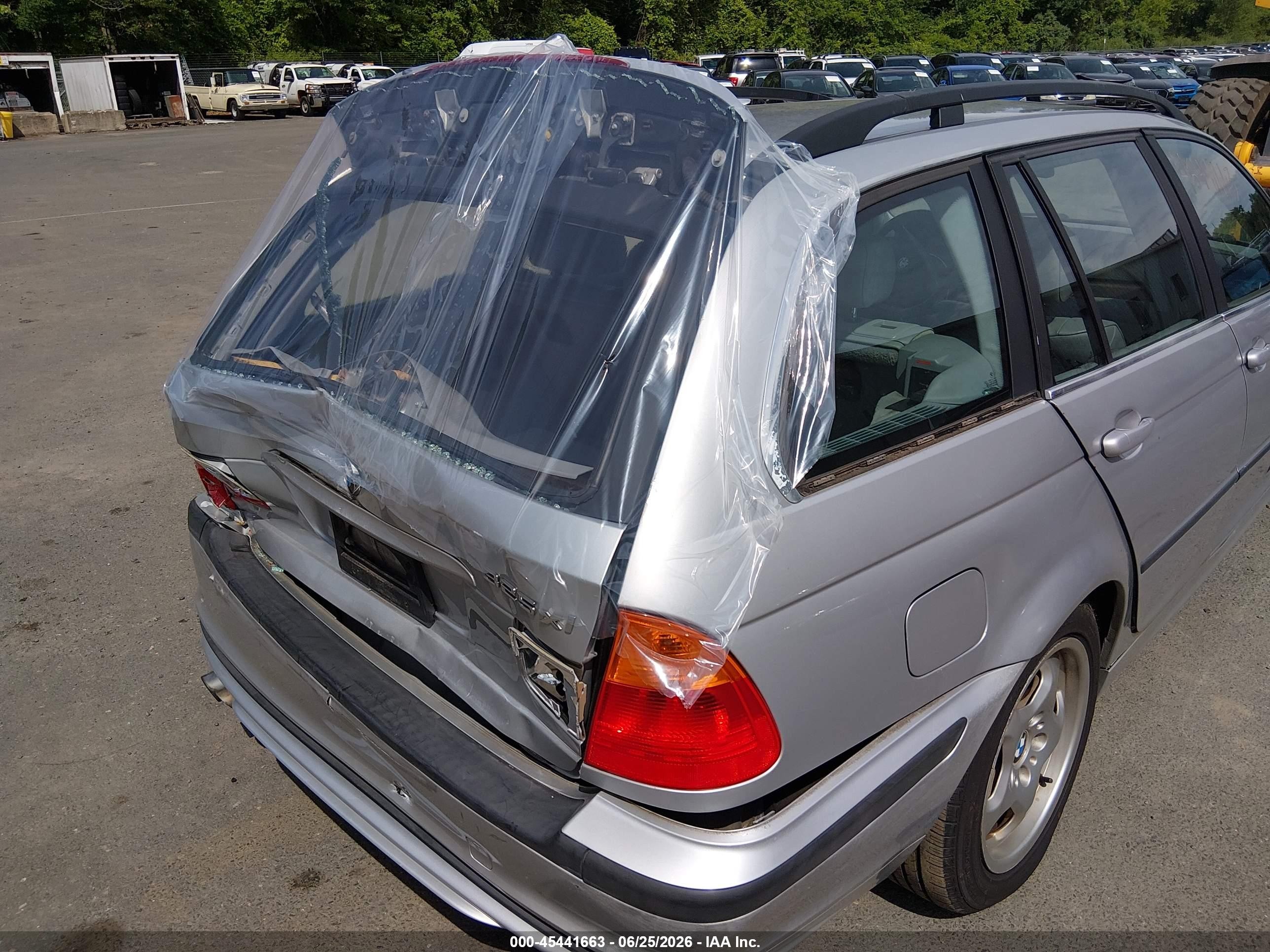 2003 Bmw 325xit   Silver vin: WBAEP33483PF01585