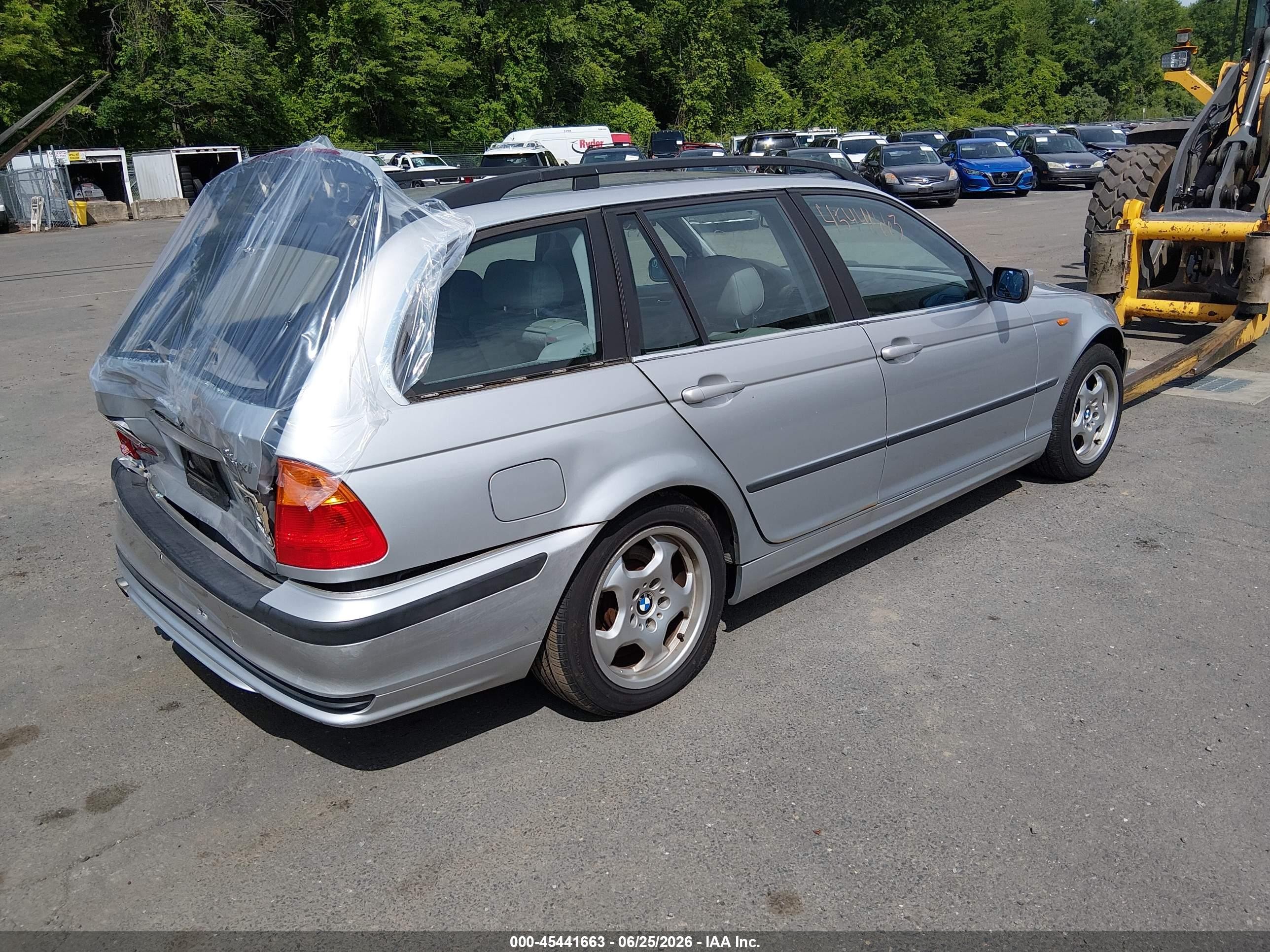 2003 Bmw 325xit   Silver vin: WBAEP33483PF01585