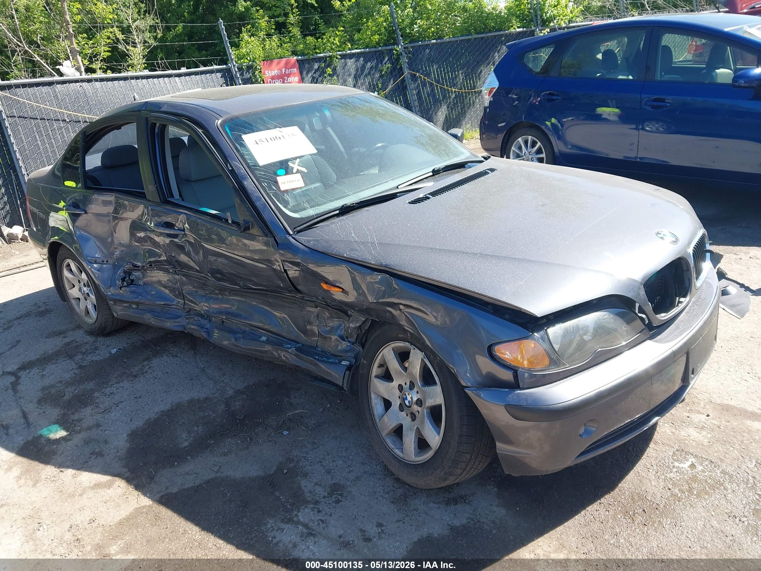 WBAET37413NJ25990