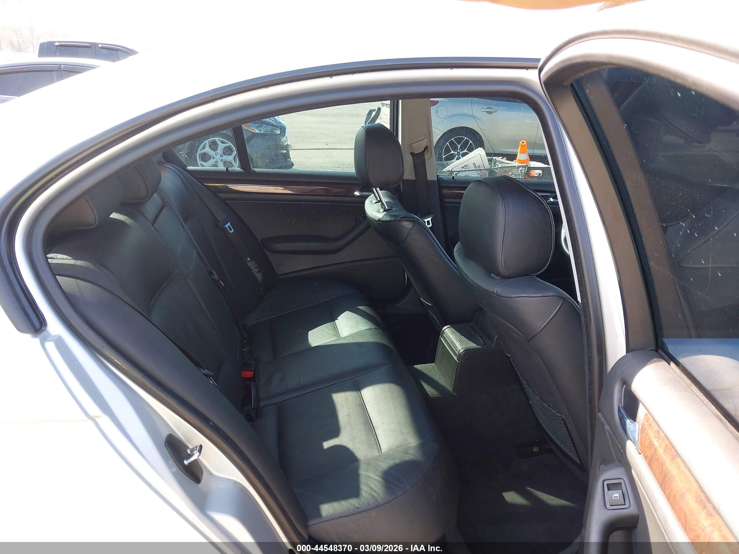 2003 Bmw 325i   Silver vin: WBAET37423NJ29420