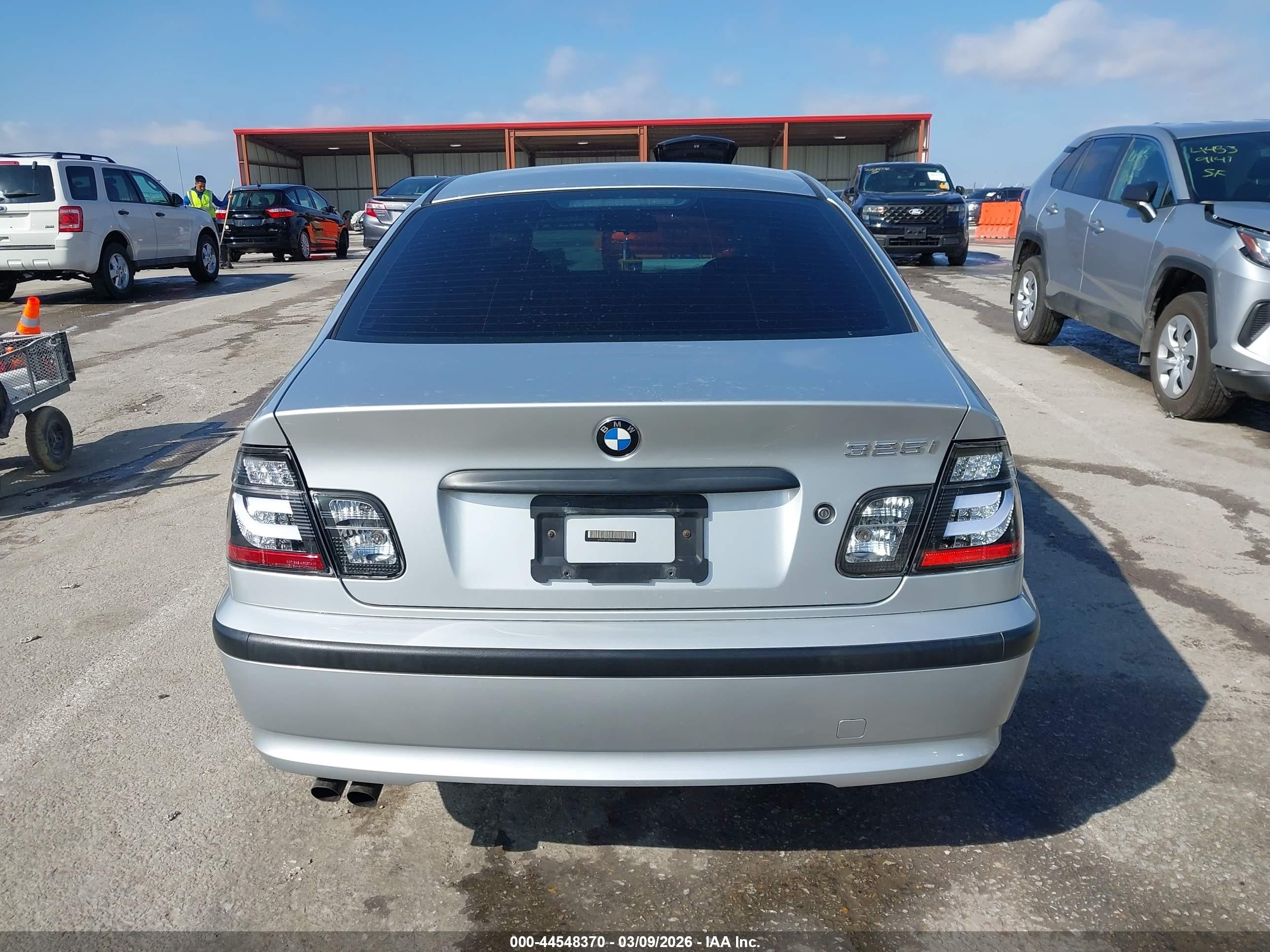 2003 Bmw 325i   Silver vin: WBAET37423NJ29420