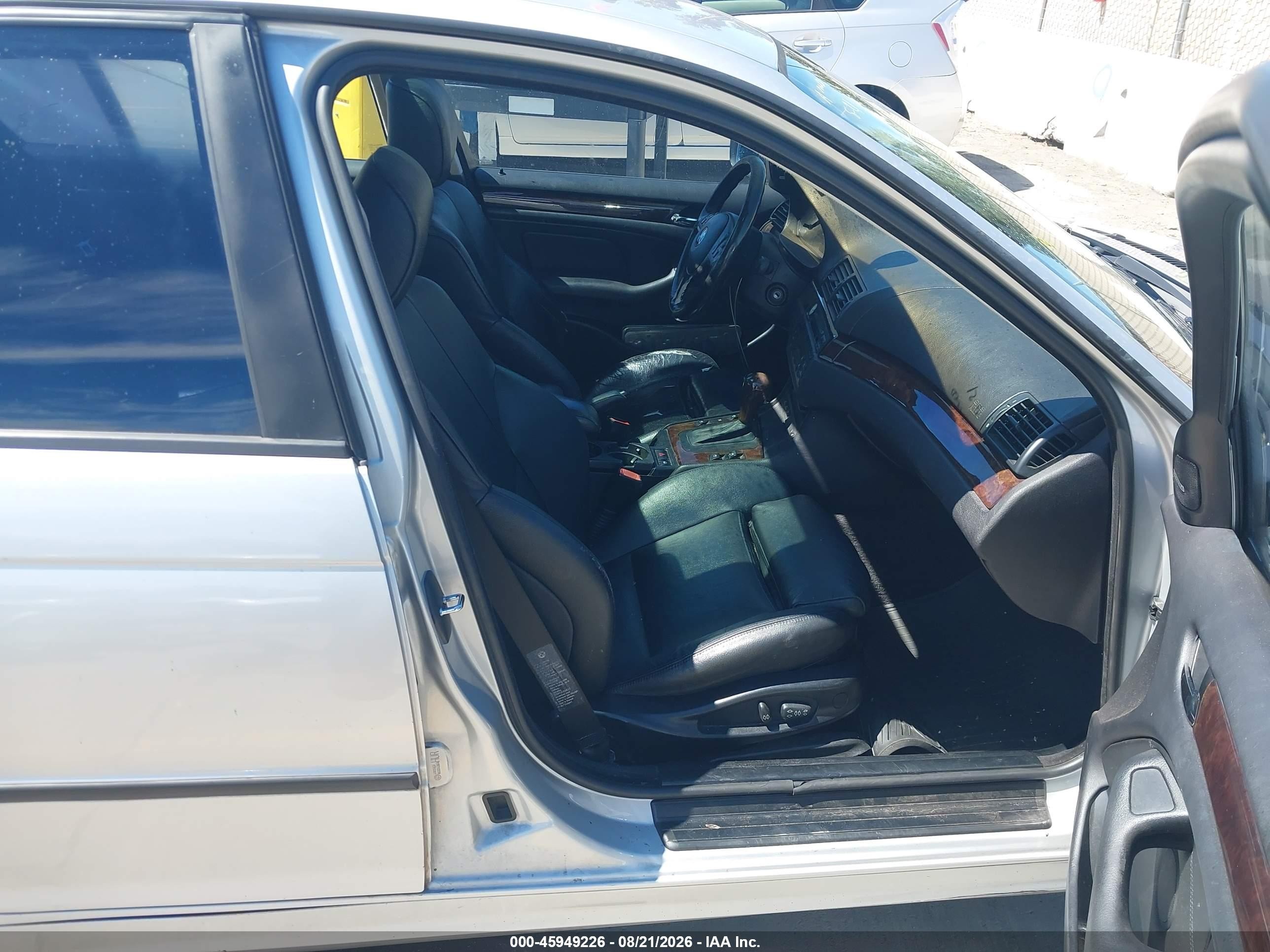 2004 Bmw 325i   Silver vin: WBAET37454NJ83120