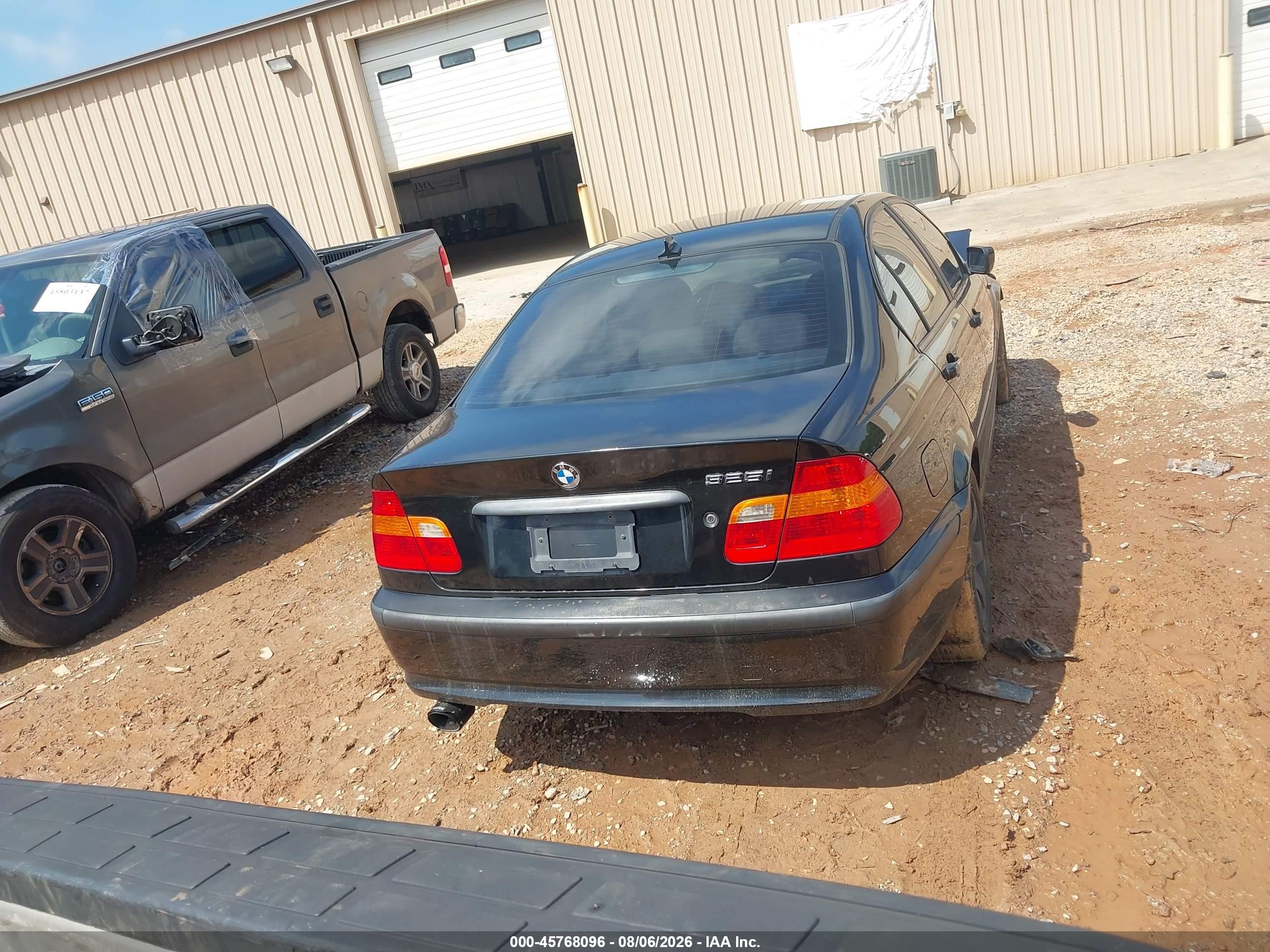 2004 Bmw 325i   Black vin: WBAET37474NJ83927