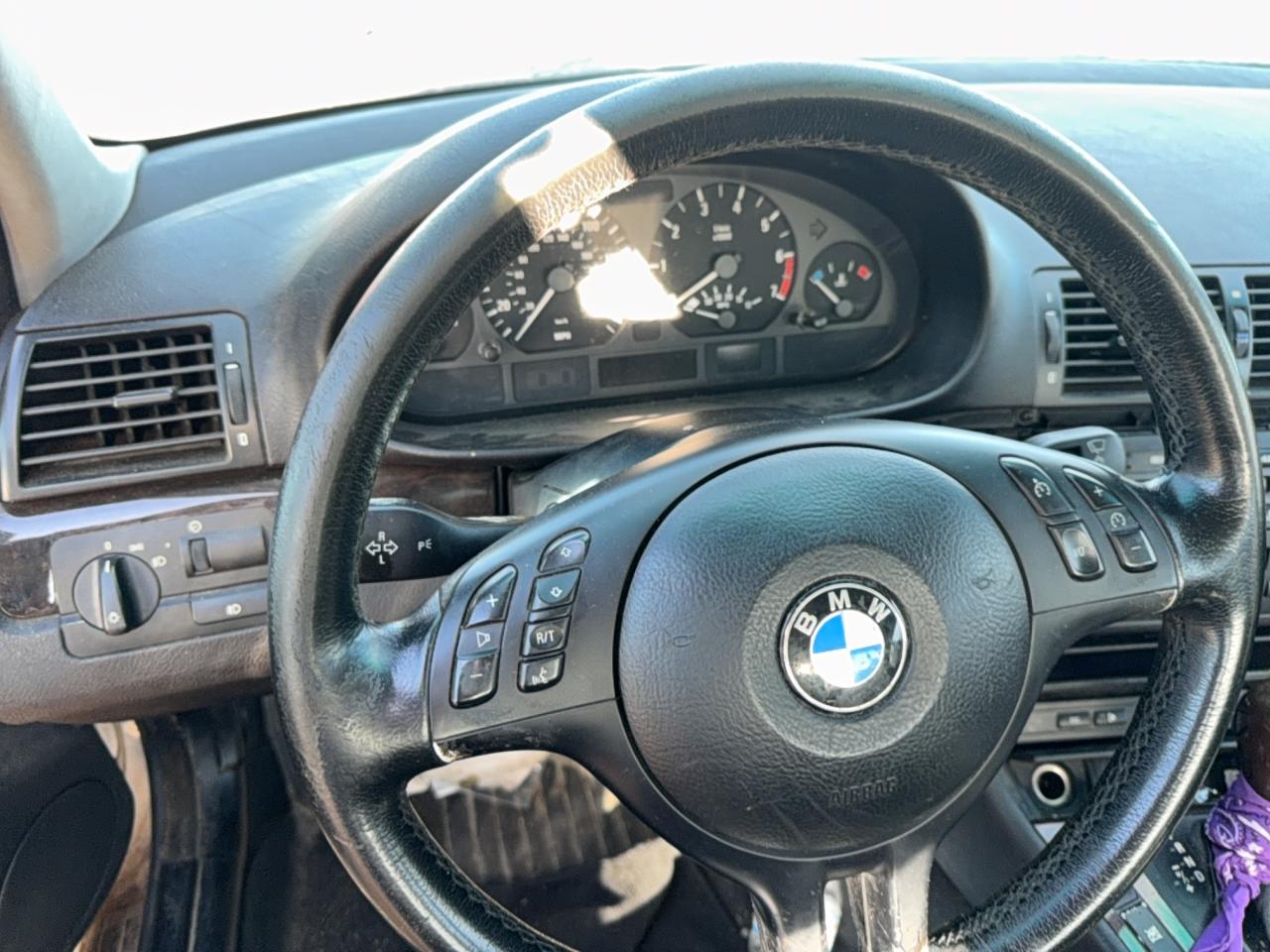 2002 Bmw 325 I White vin: WBAET374X2NG82236