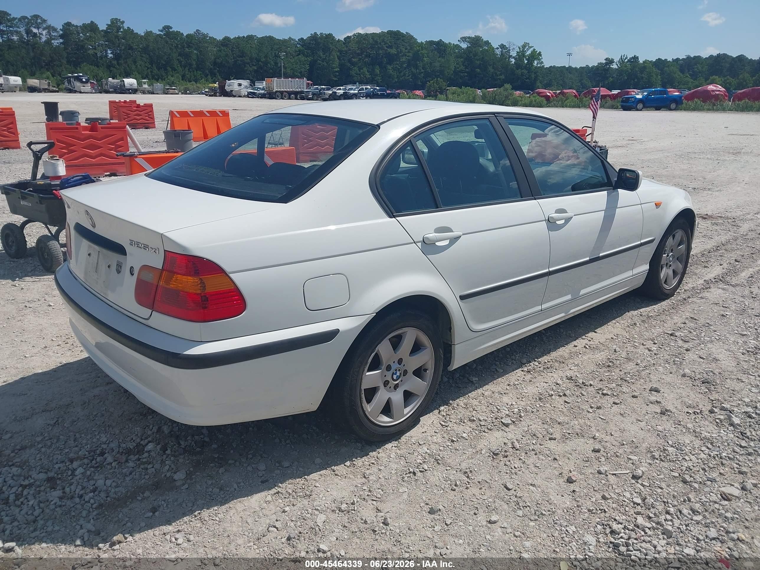 2004 Bmw 325xi   White vin: WBAEU33474PM61670