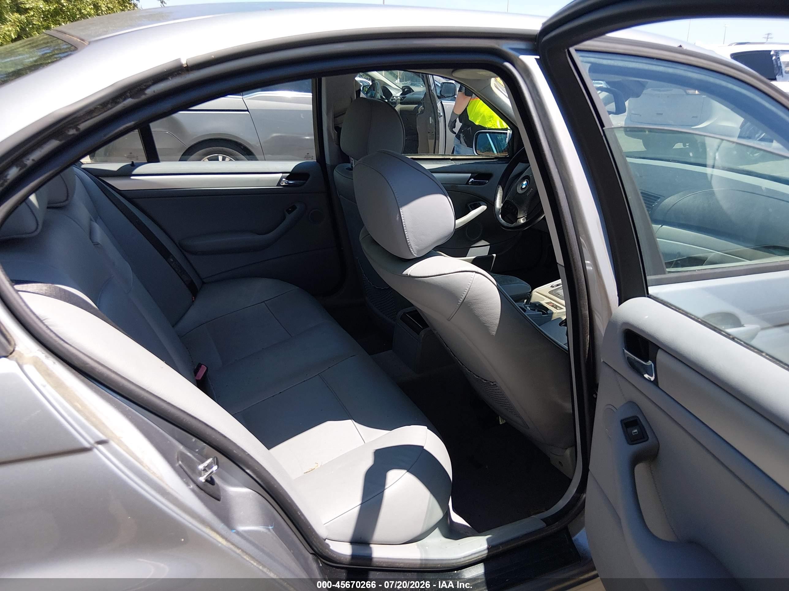 2004 Bmw 325xi   Silver vin: WBAEU33484PR13982