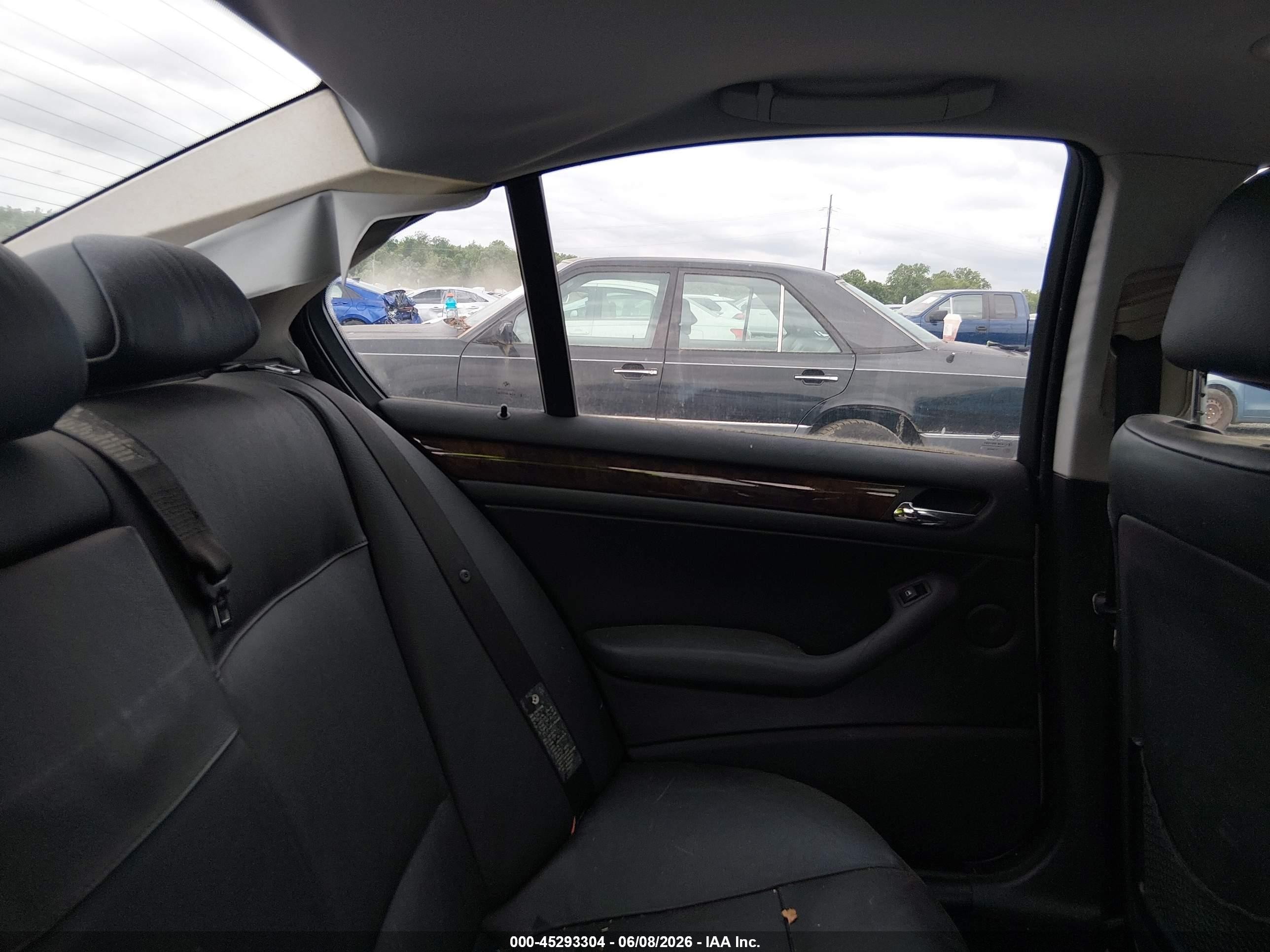 2004 Bmw 325xi   Серебряный vin: WBAEU334X4PM61095