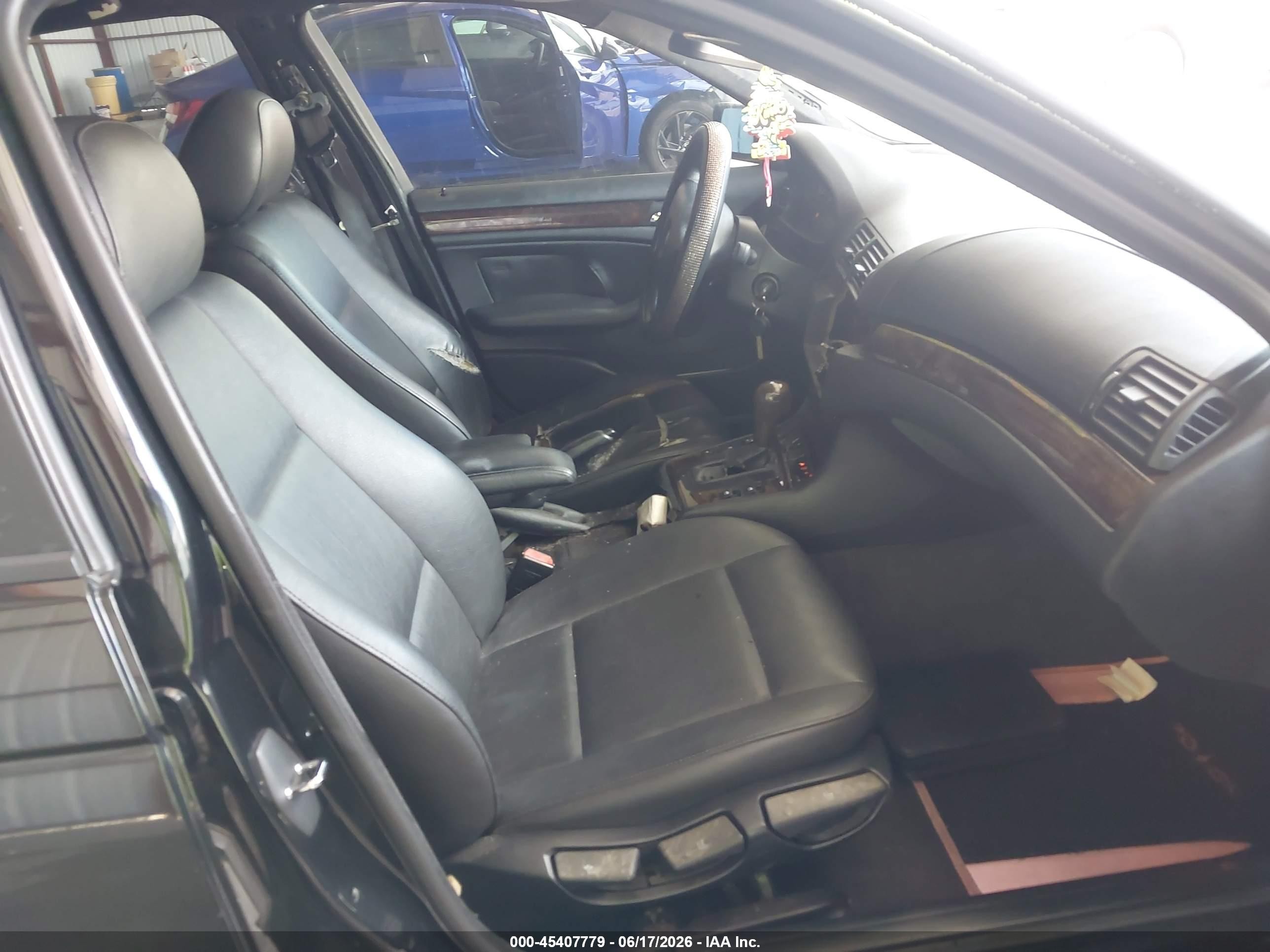 2005 Bmw 325i   Black vin: WBAEV33405KW16765