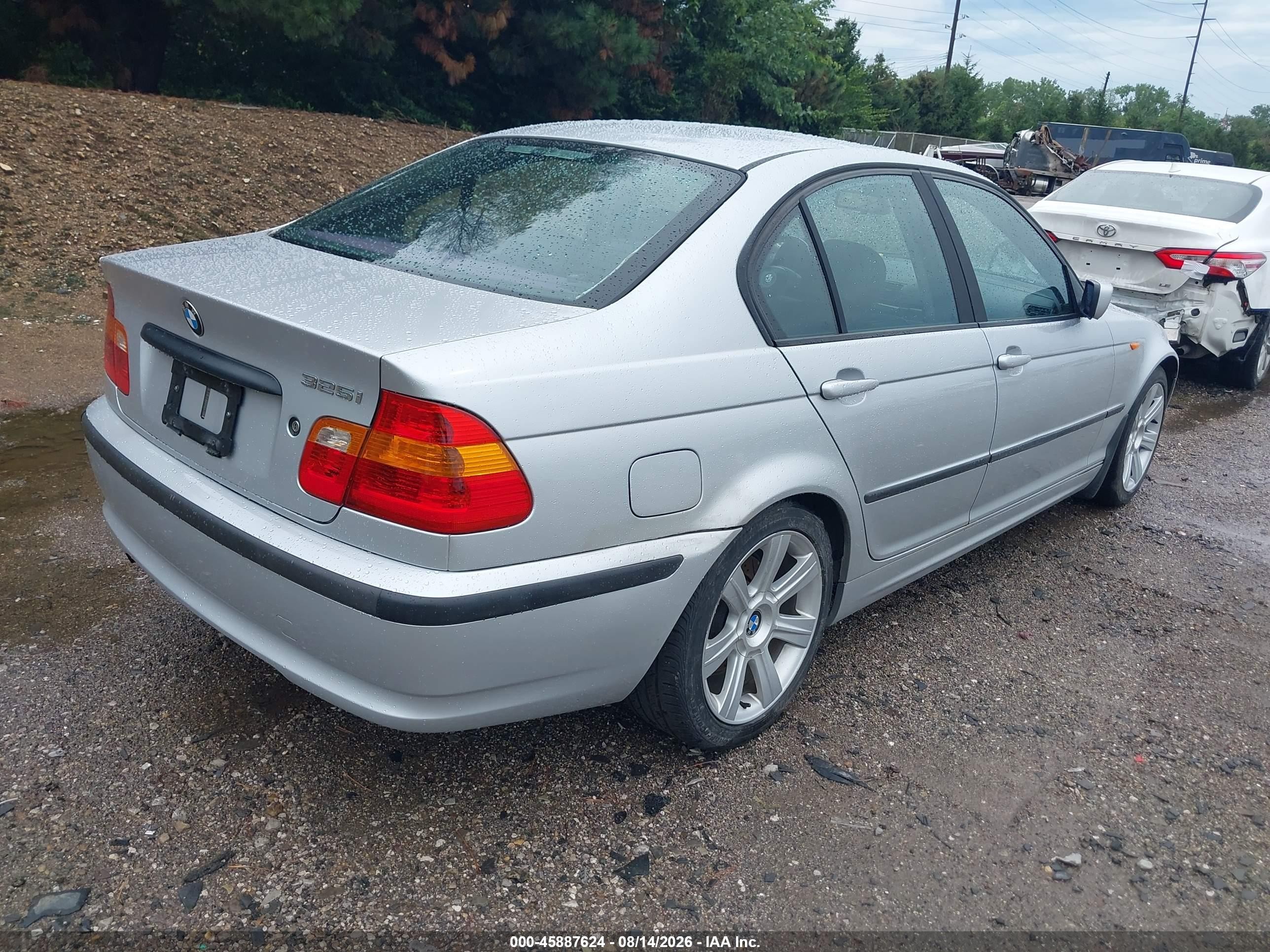 2003 Bmw 325i   Silver vin: WBAEV33463KL61259