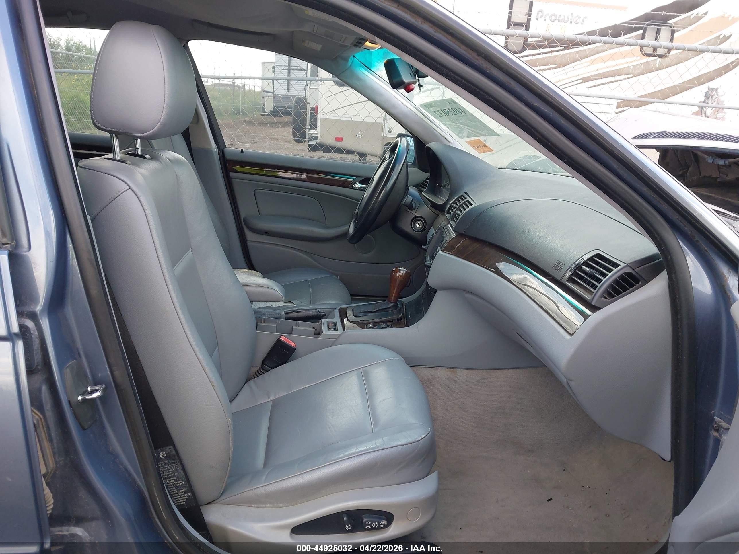 2003 Bmw 325i   Blue vin: WBAEV33493KR24210