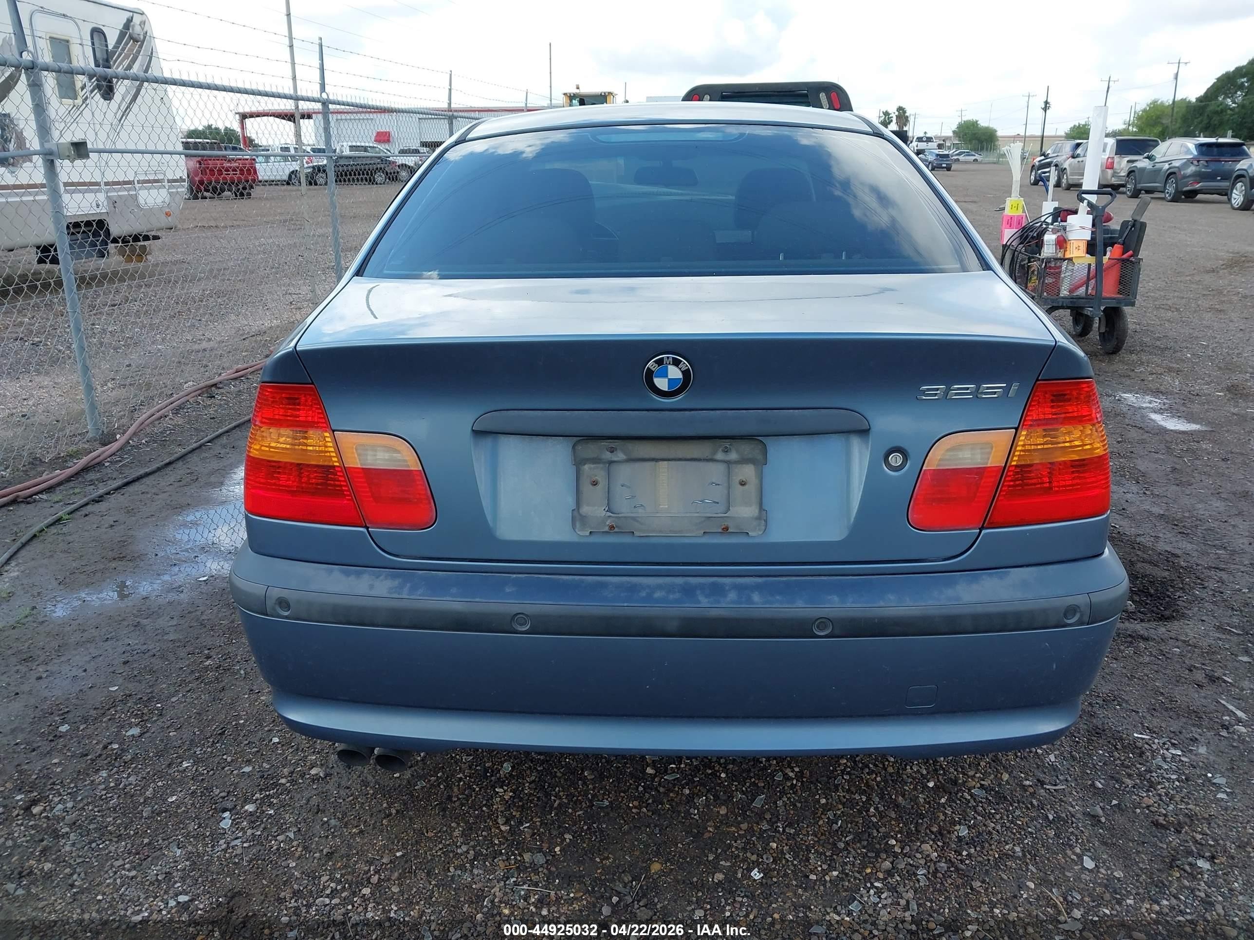 2003 Bmw 325i   Blue vin: WBAEV33493KR24210