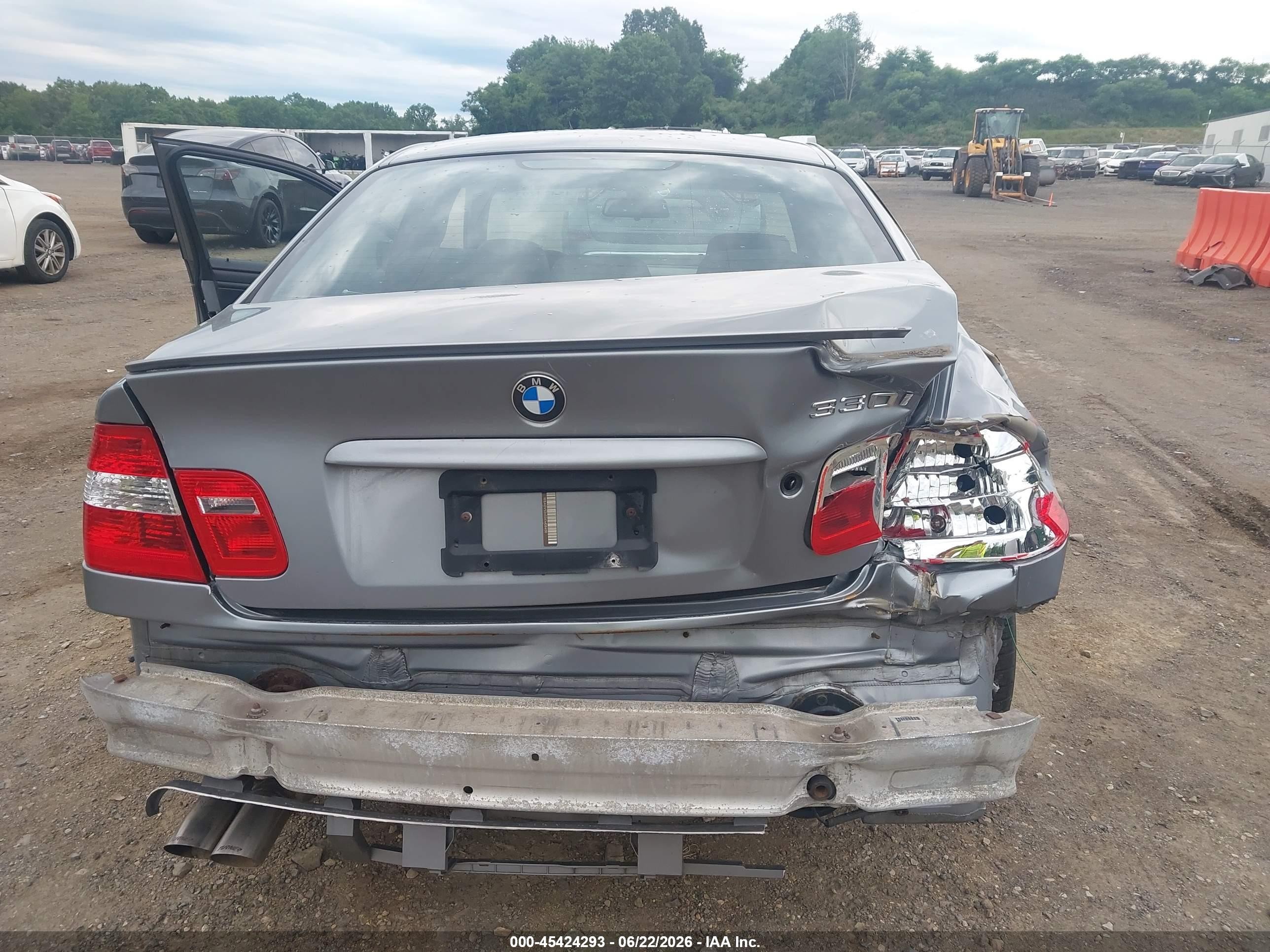 2005 Bmw 330i   Blue vin: WBAEV53405KM08400