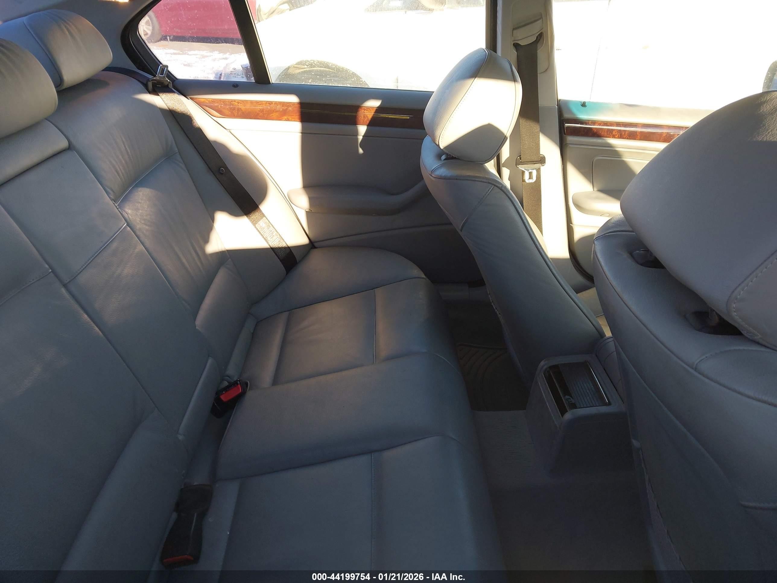 2005 Bmw 330i   Silver vin: WBAEV53405KM41591