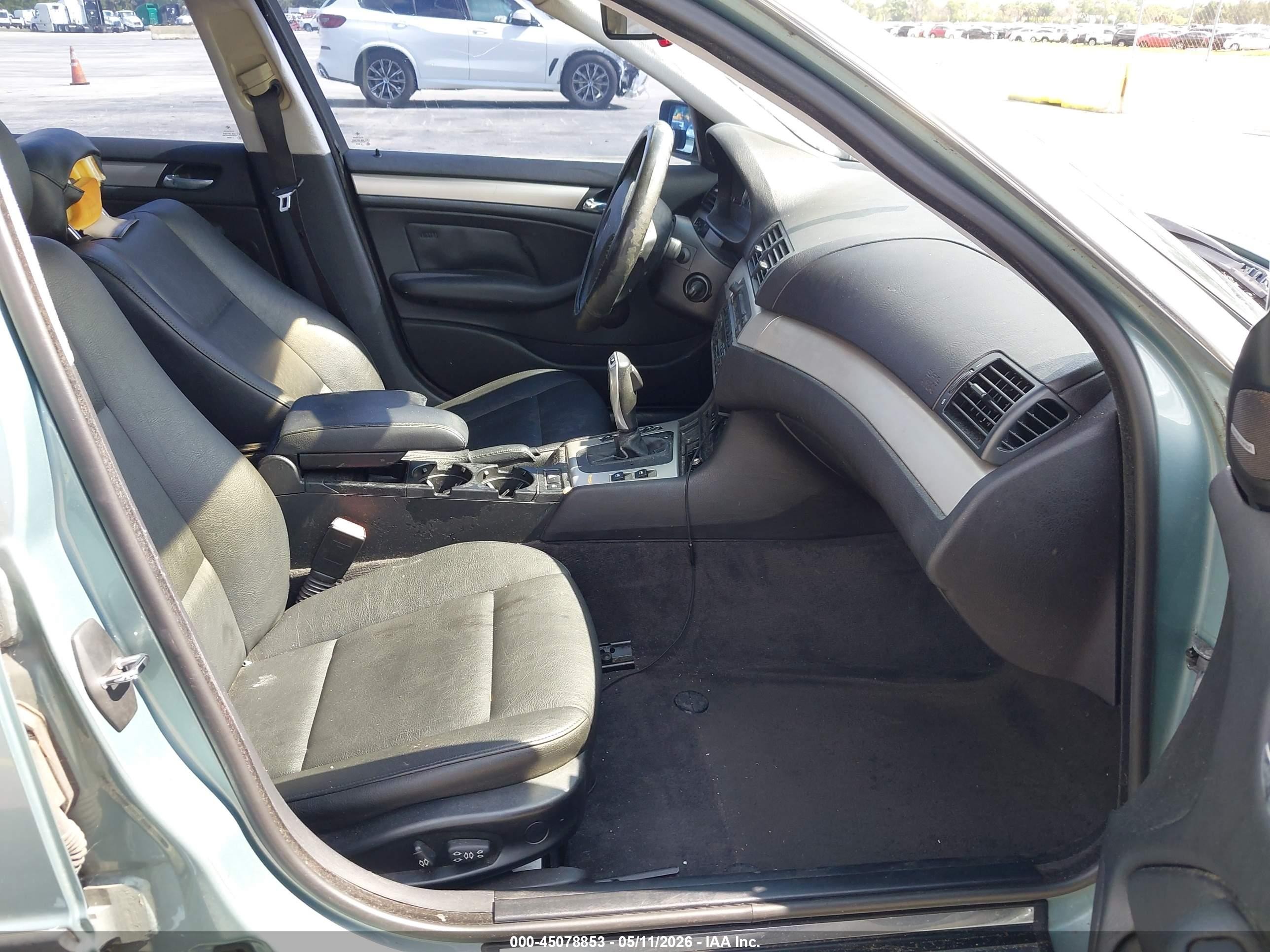 2004 Bmw 330i   Silver vin: WBAEV53464KM37236