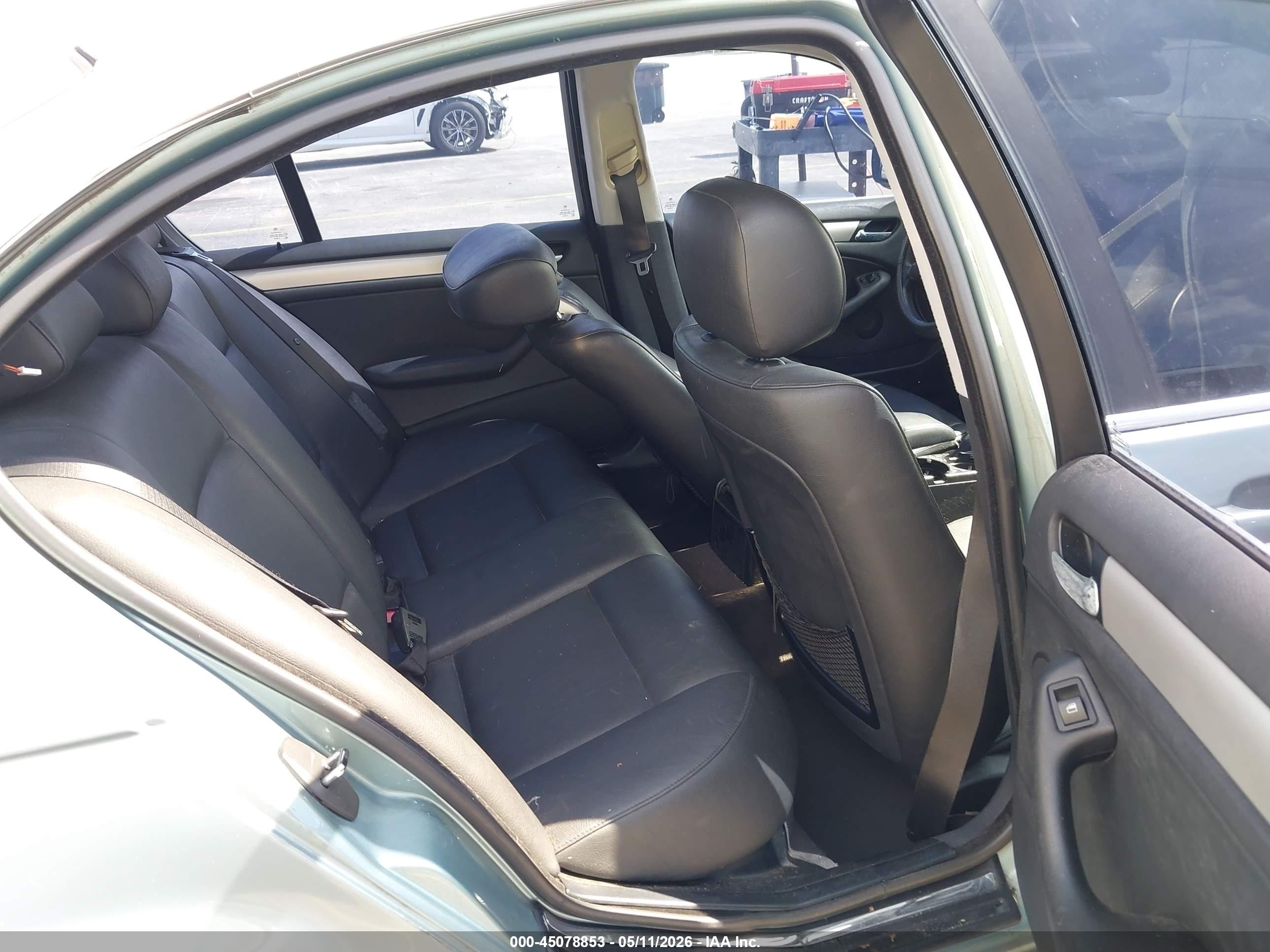 2004 Bmw 330i   Silver vin: WBAEV53464KM37236