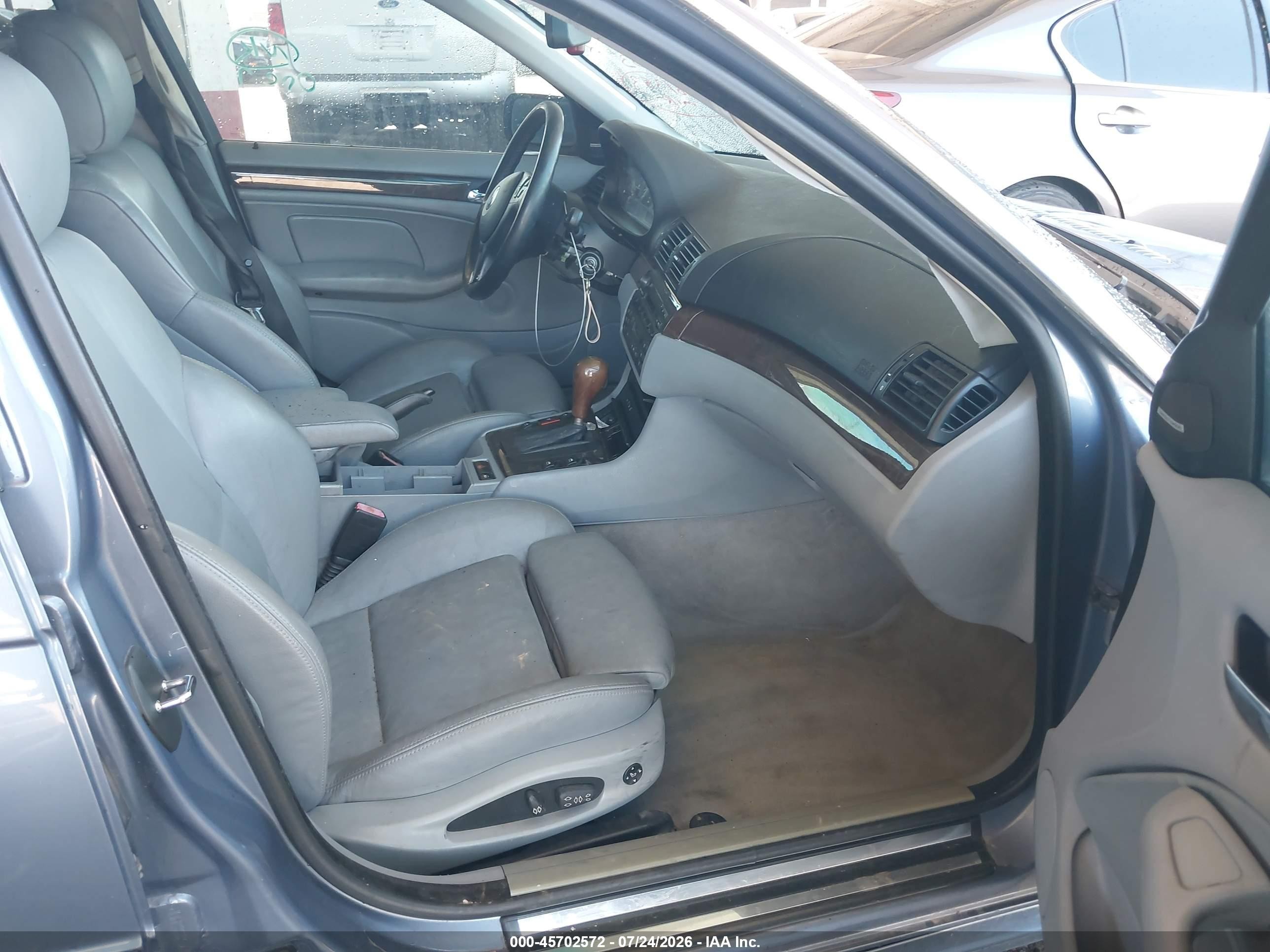 2003 Bmw 330i   Blue vin: WBAEV53473KM29340