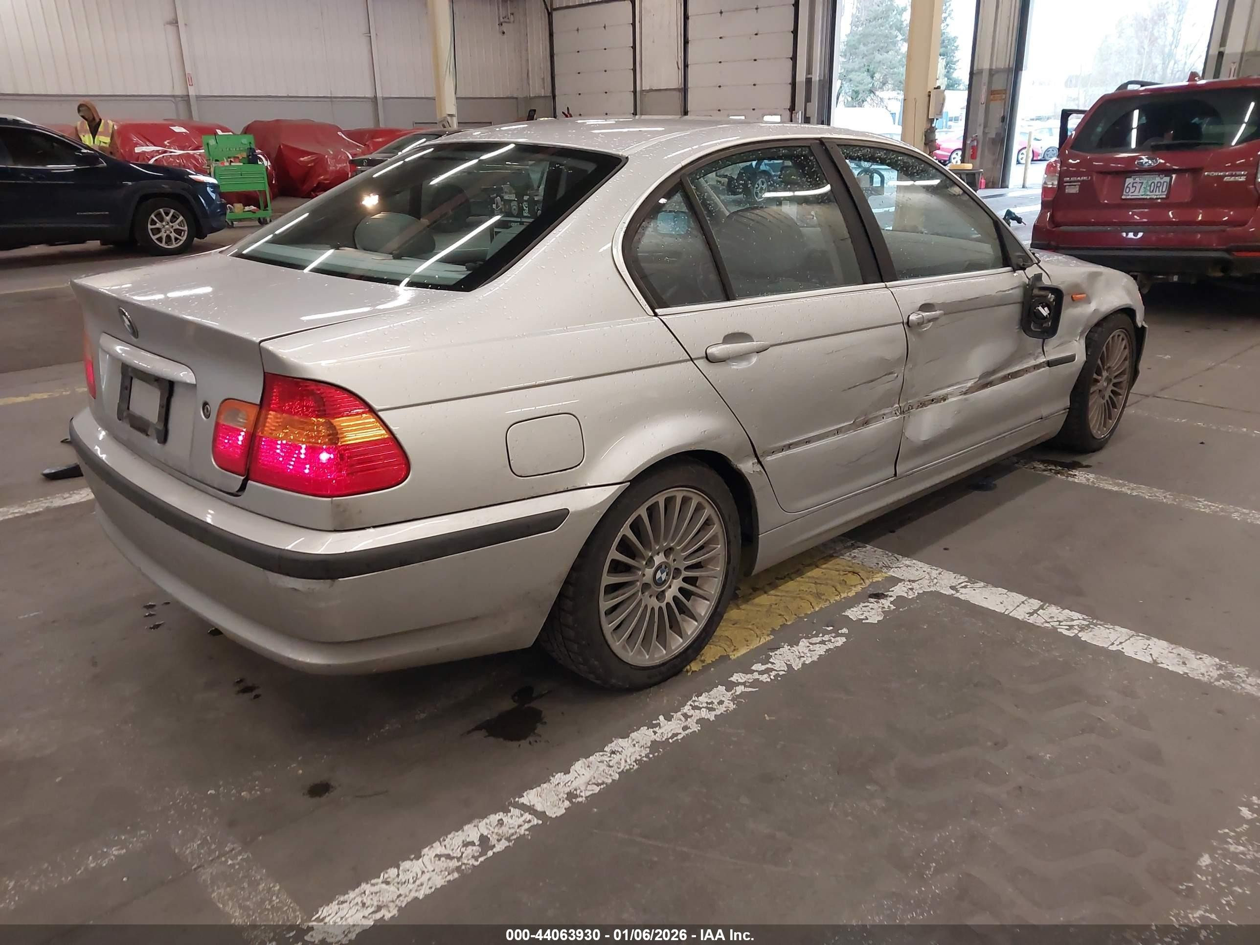 2002 Bmw 330i   Silver vin: WBAEV534X2KM17939
