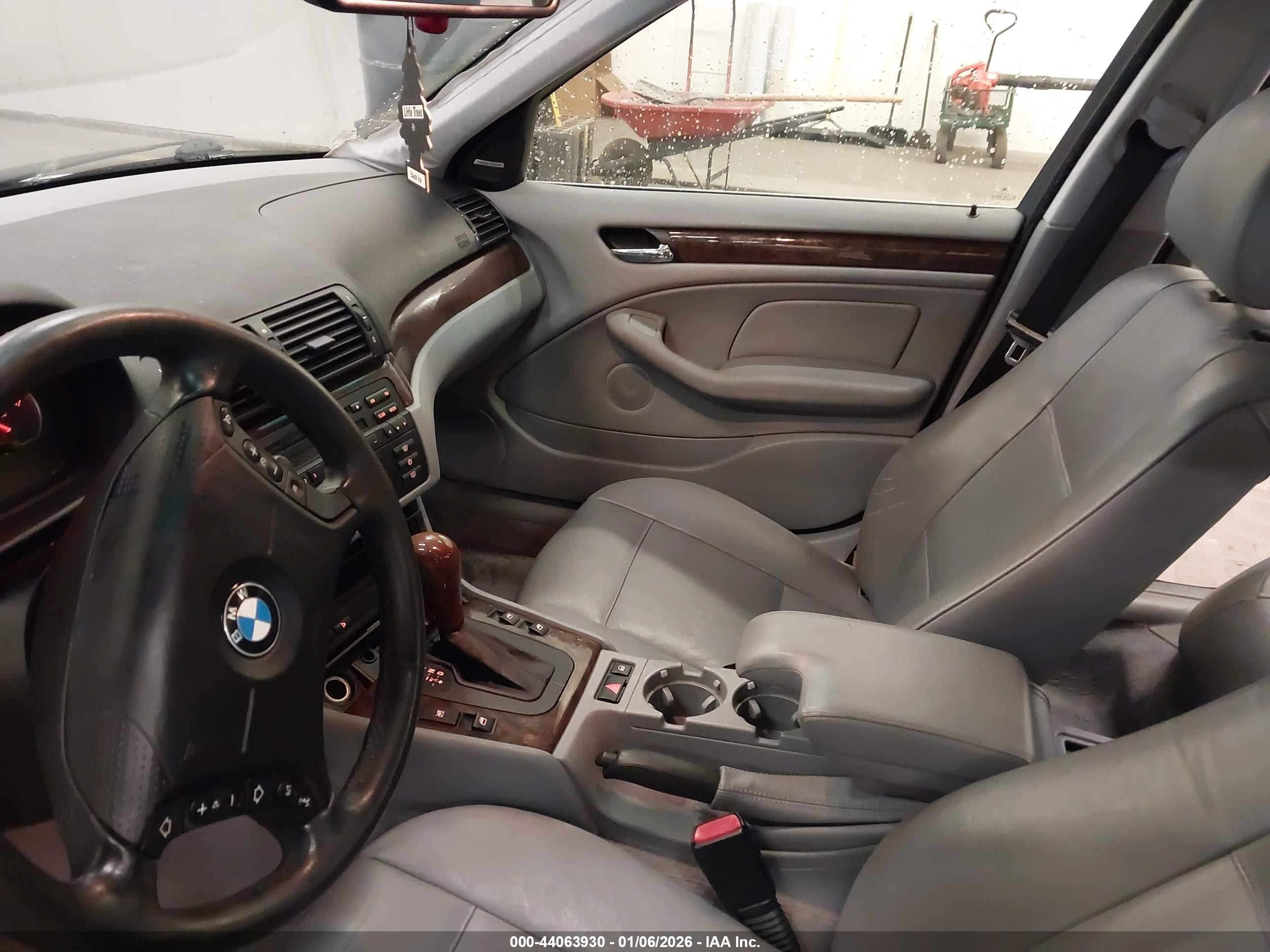 2002 Bmw 330i   Silver vin: WBAEV534X2KM17939
