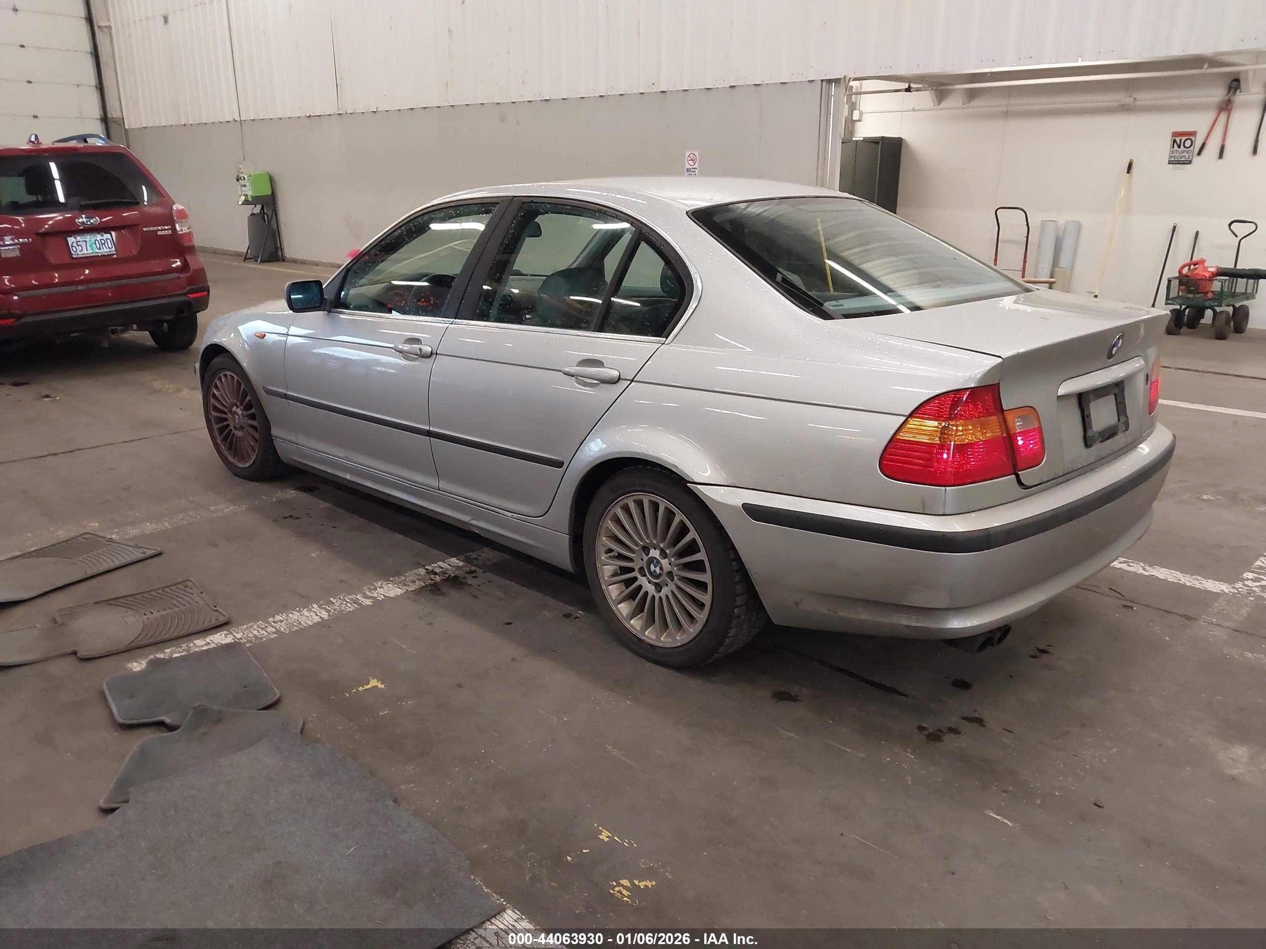2002 Bmw 330i   Silver vin: WBAEV534X2KM17939