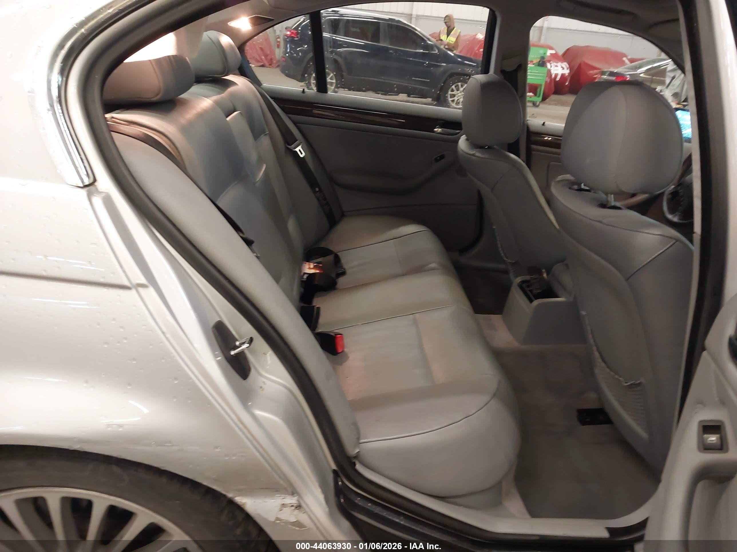2002 Bmw 330i   Silver vin: WBAEV534X2KM17939