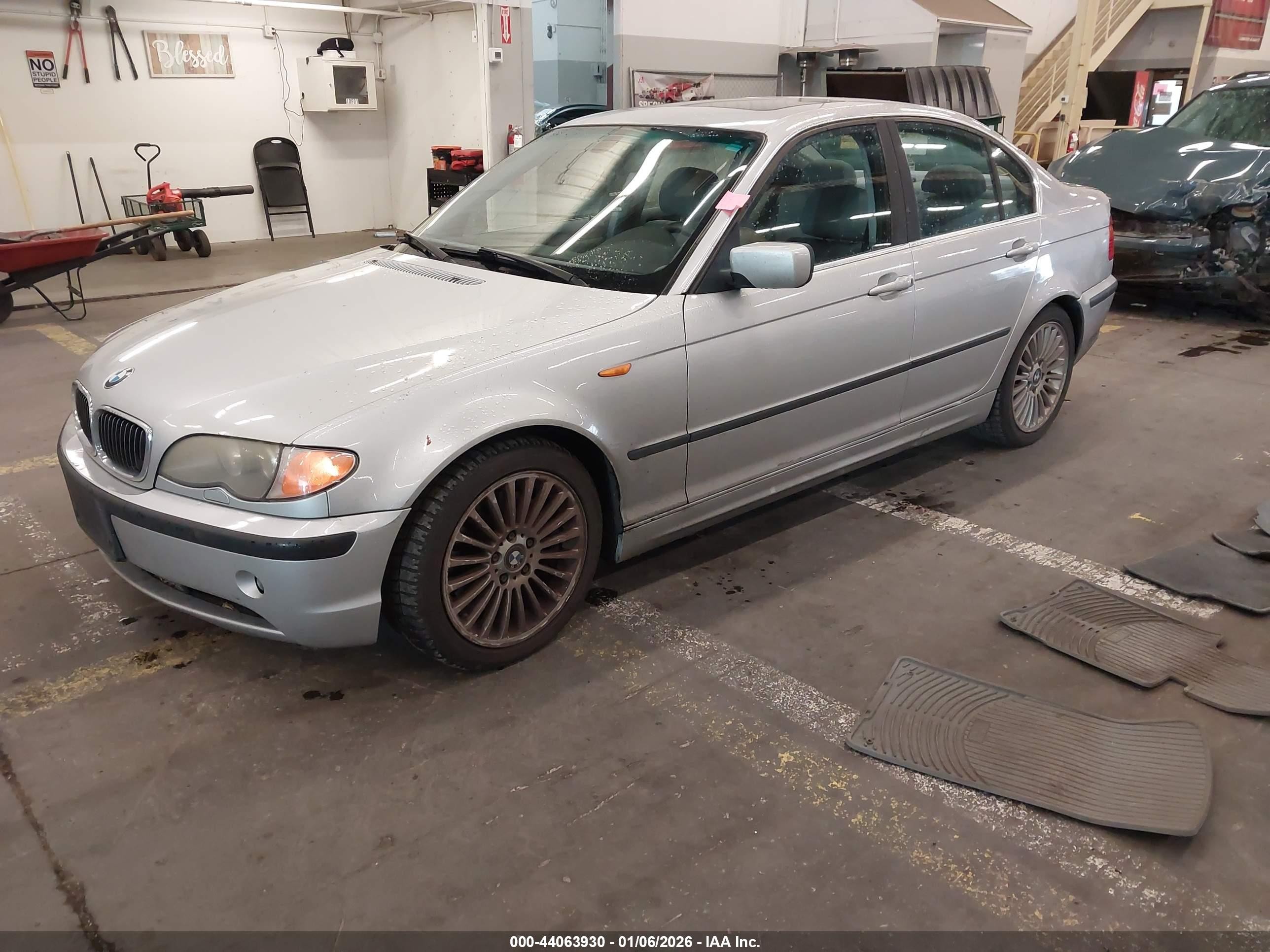 2002 Bmw 330i   Silver vin: WBAEV534X2KM17939