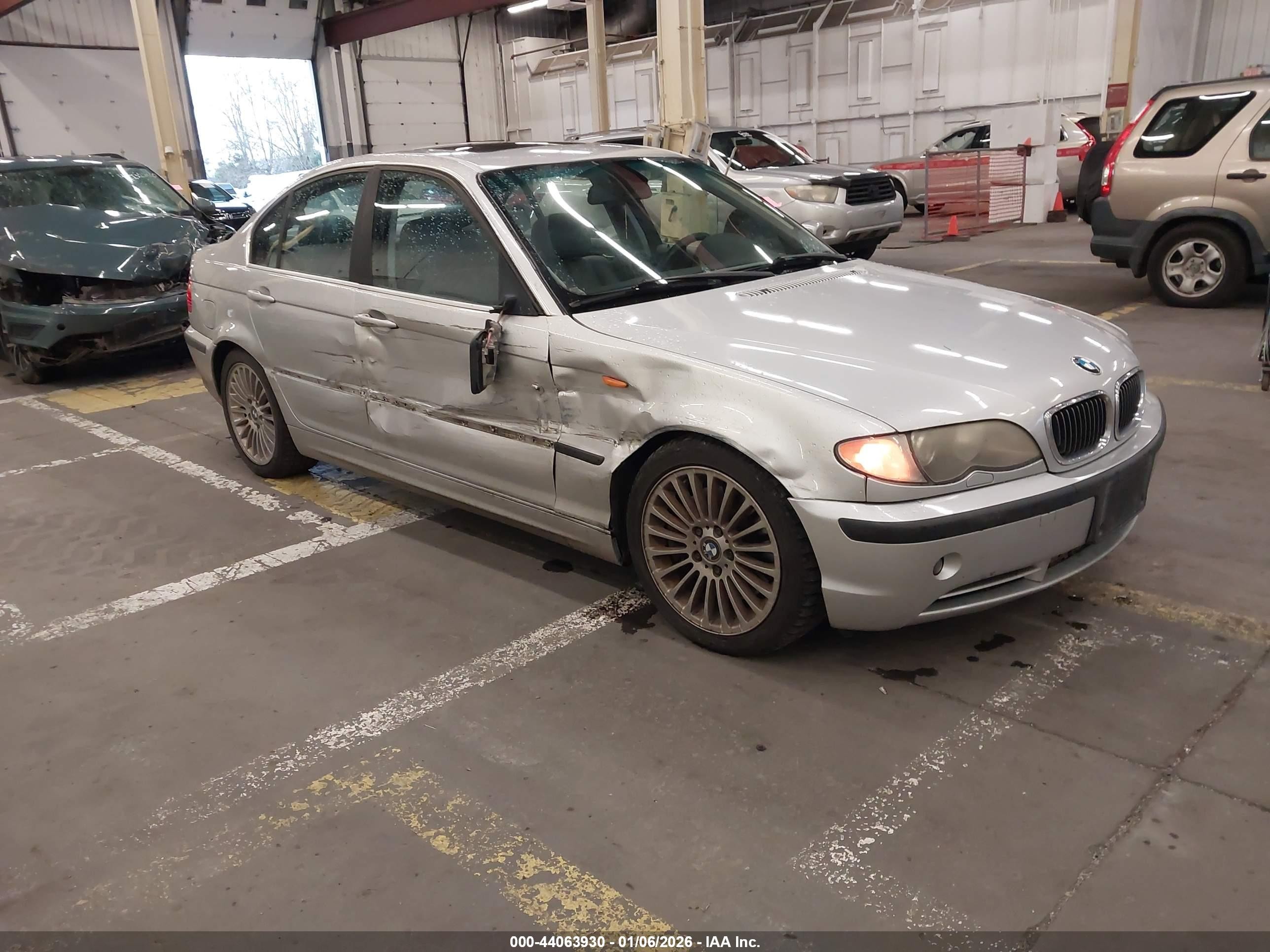 2002 Bmw 330i   Silver vin: WBAEV534X2KM17939