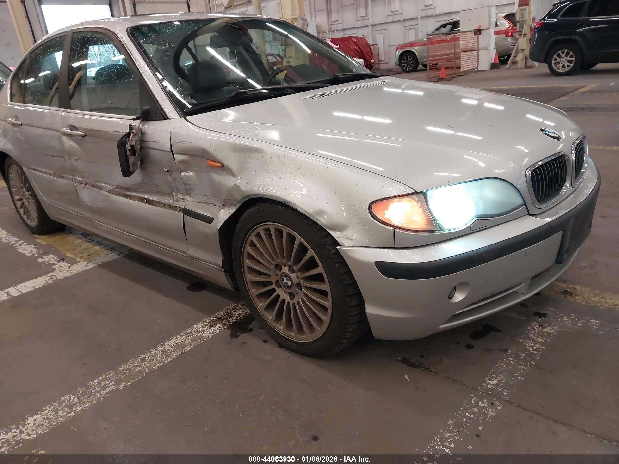 2002 Bmw 330i   Silver vin: WBAEV534X2KM17939
