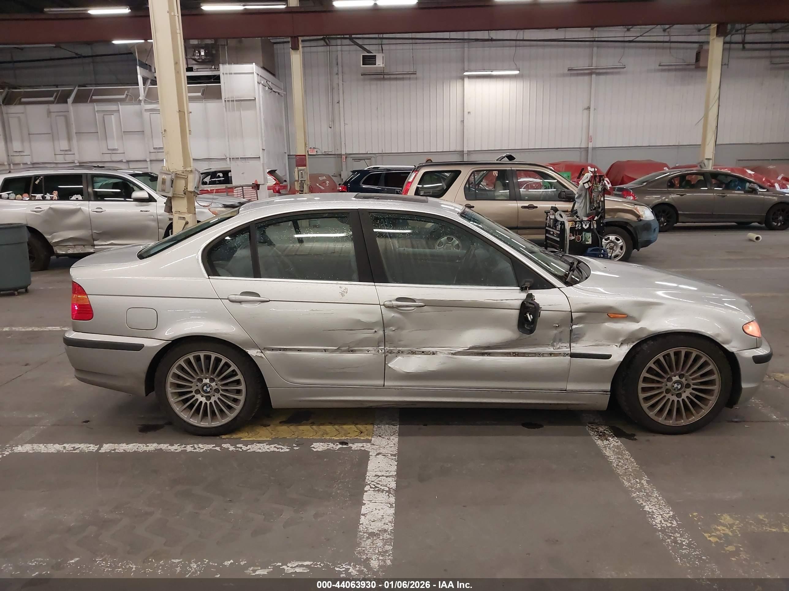 2002 Bmw 330i   Silver vin: WBAEV534X2KM17939