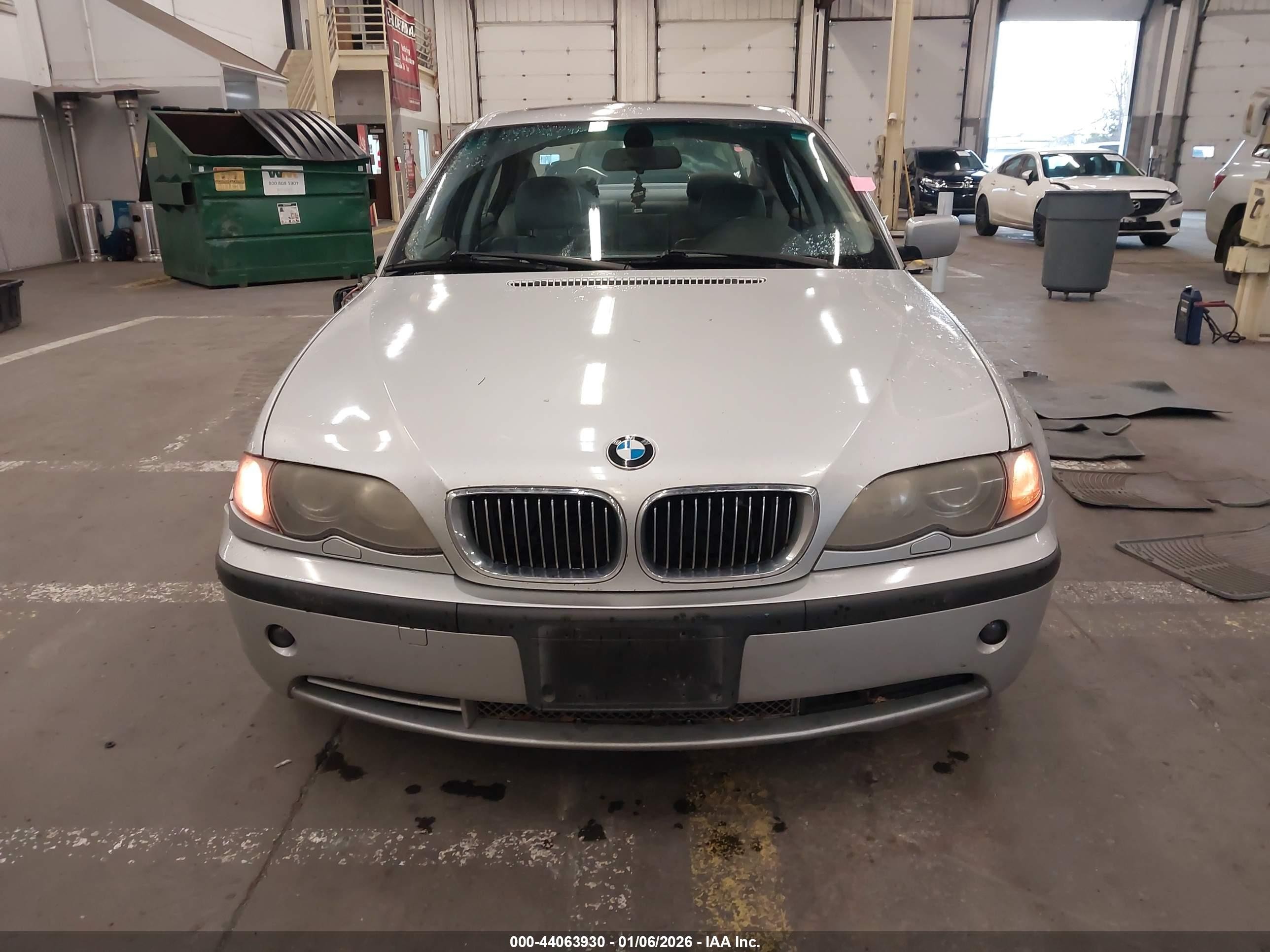 2002 Bmw 330i   Silver vin: WBAEV534X2KM17939
