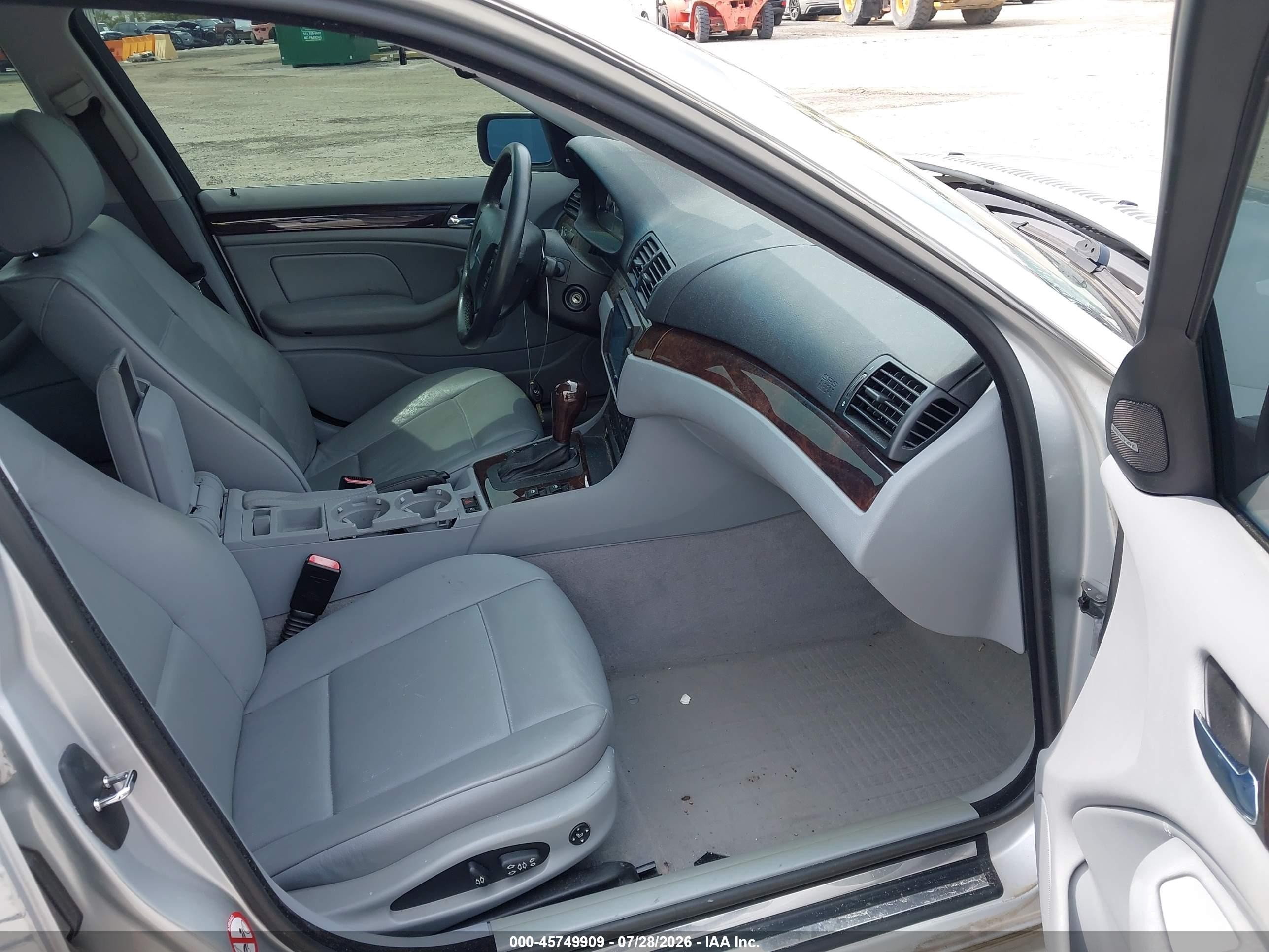2002 Bmw 330xi   Silver vin: WBAEW53482PG19813
