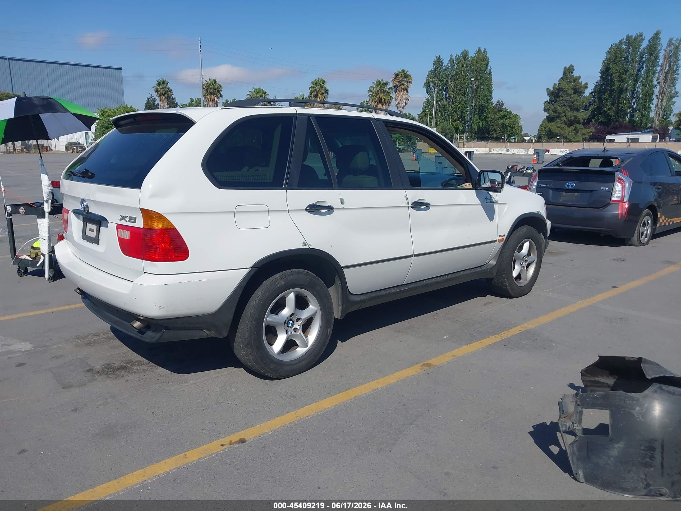 2001 Bmw X5 3.0 Белый vin: WBAFA53501LM73826