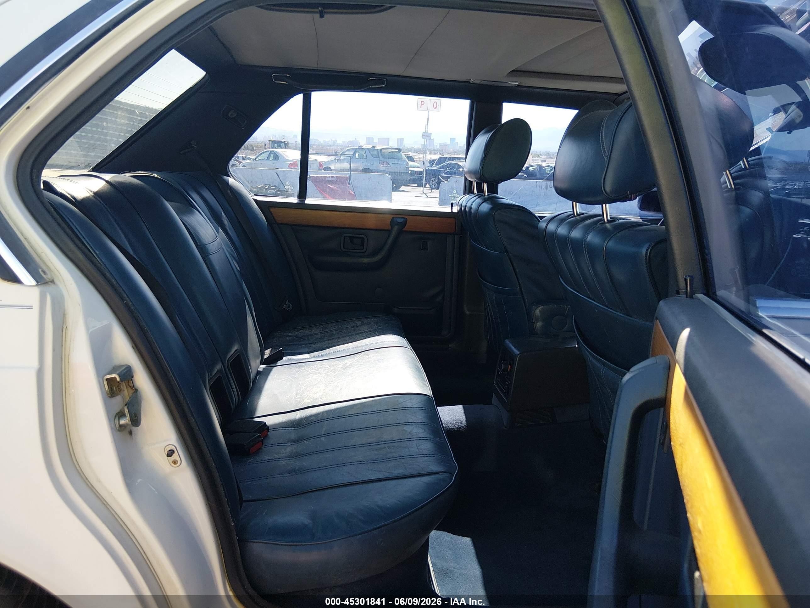 1984 Bmw 733 I Automatic White vin: WBAFF8408E9281868