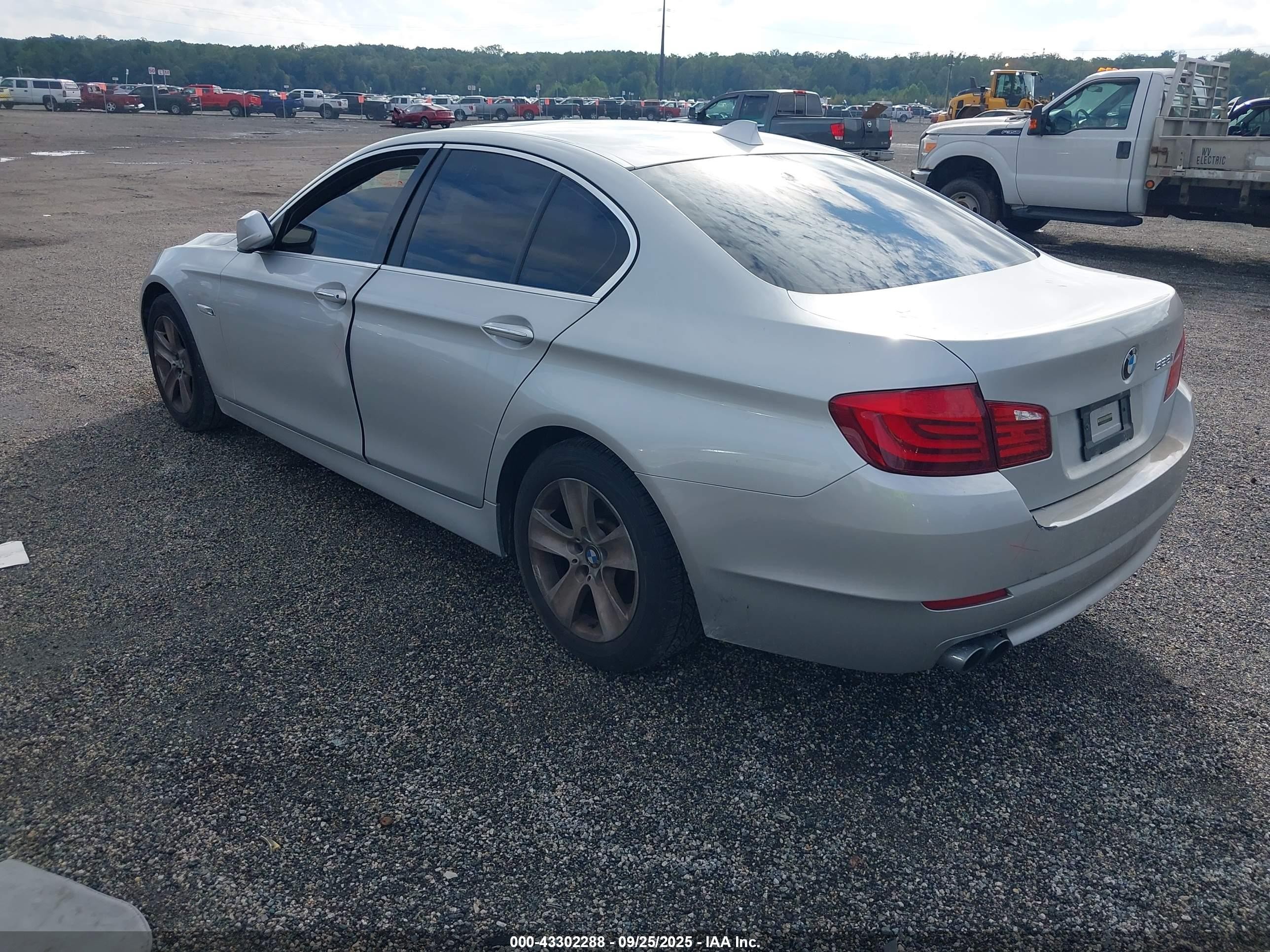 2011 Bmw 528i   Silver vin: WBAFR1C51BC672712