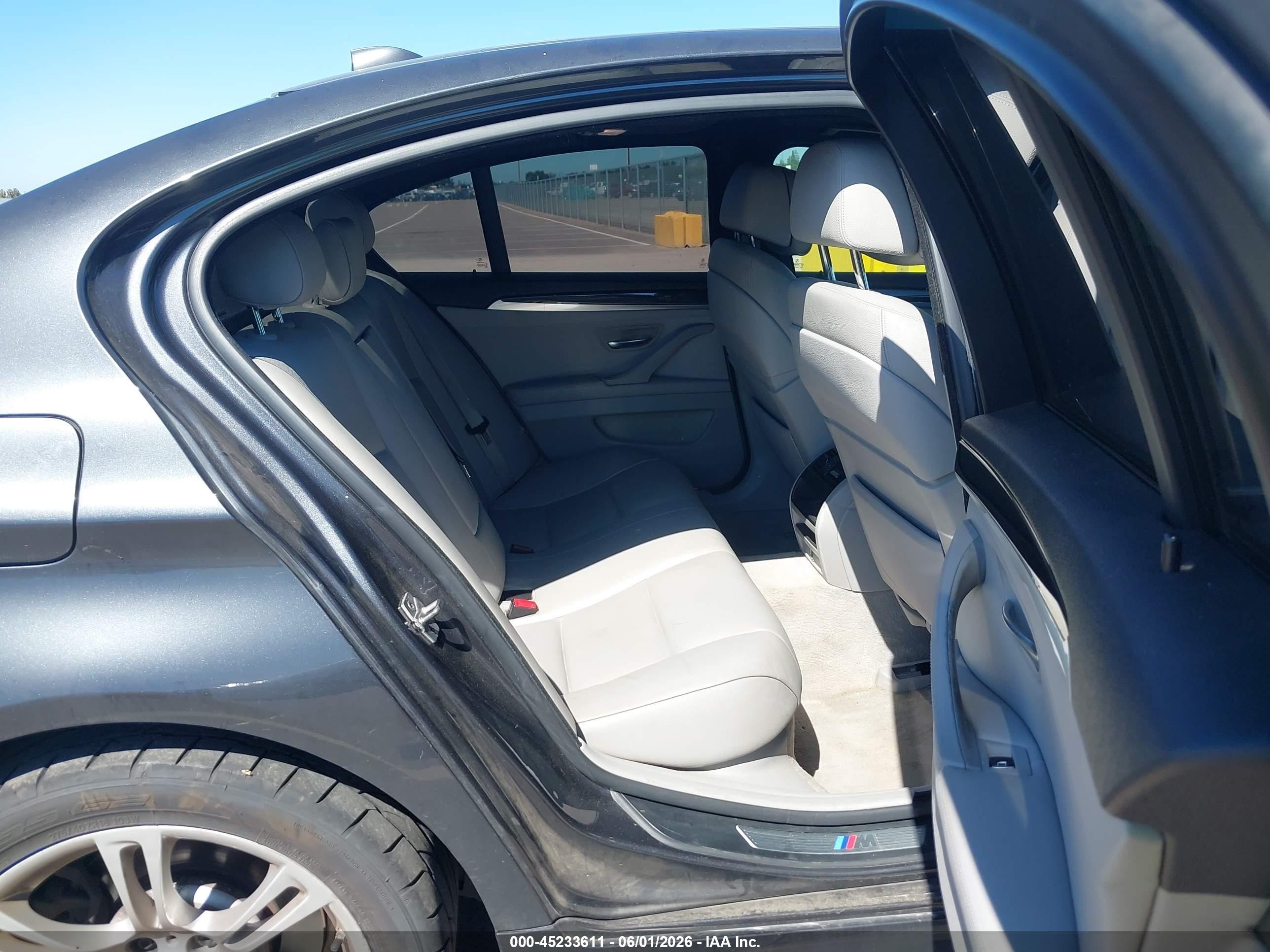 2011 Bmw 528i   Серый vin: WBAFR1C52BC748664