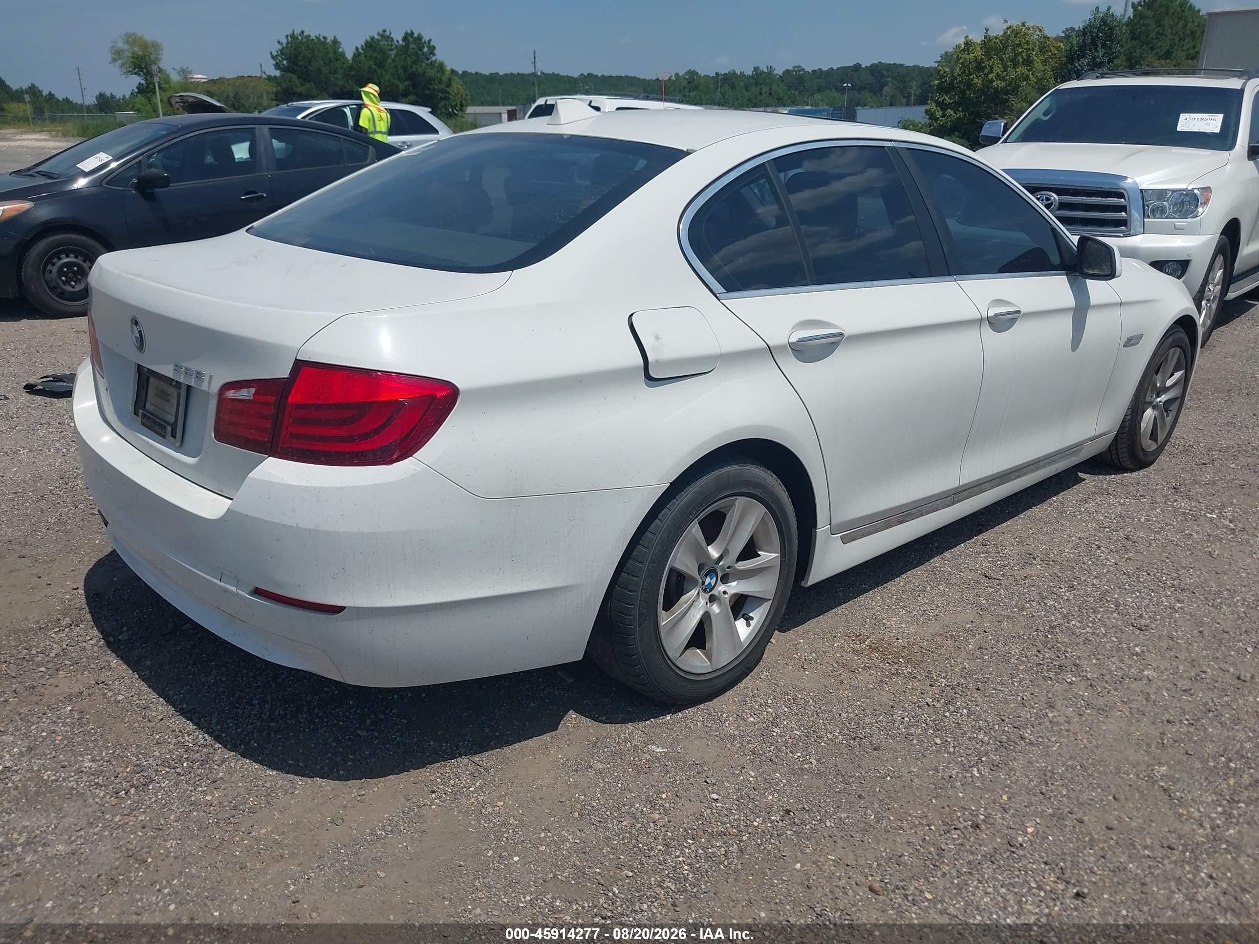 2011 Bmw 528i   Белый vin: WBAFR1C53BC748866