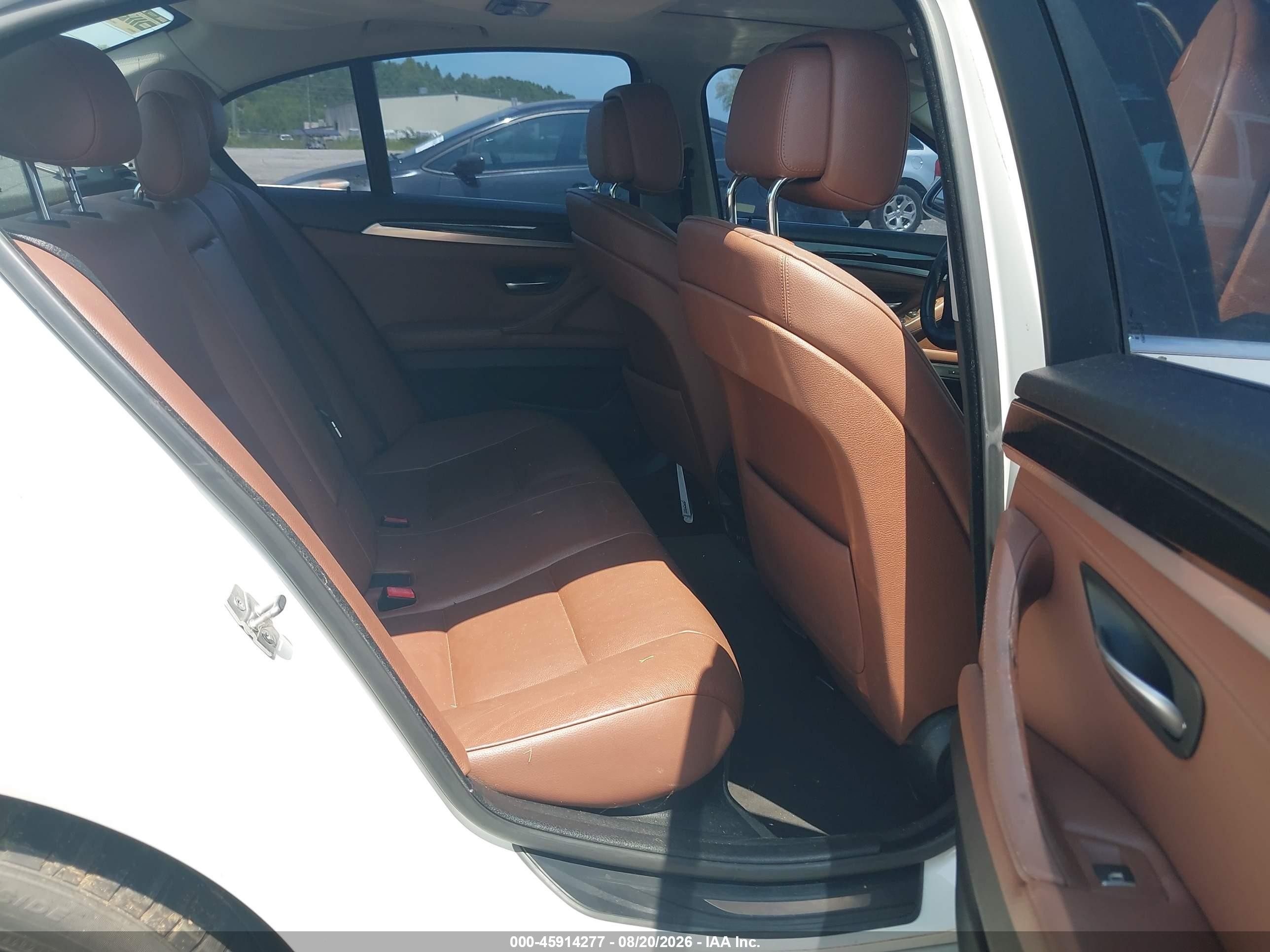 2011 Bmw 528i   Белый vin: WBAFR1C53BC748866