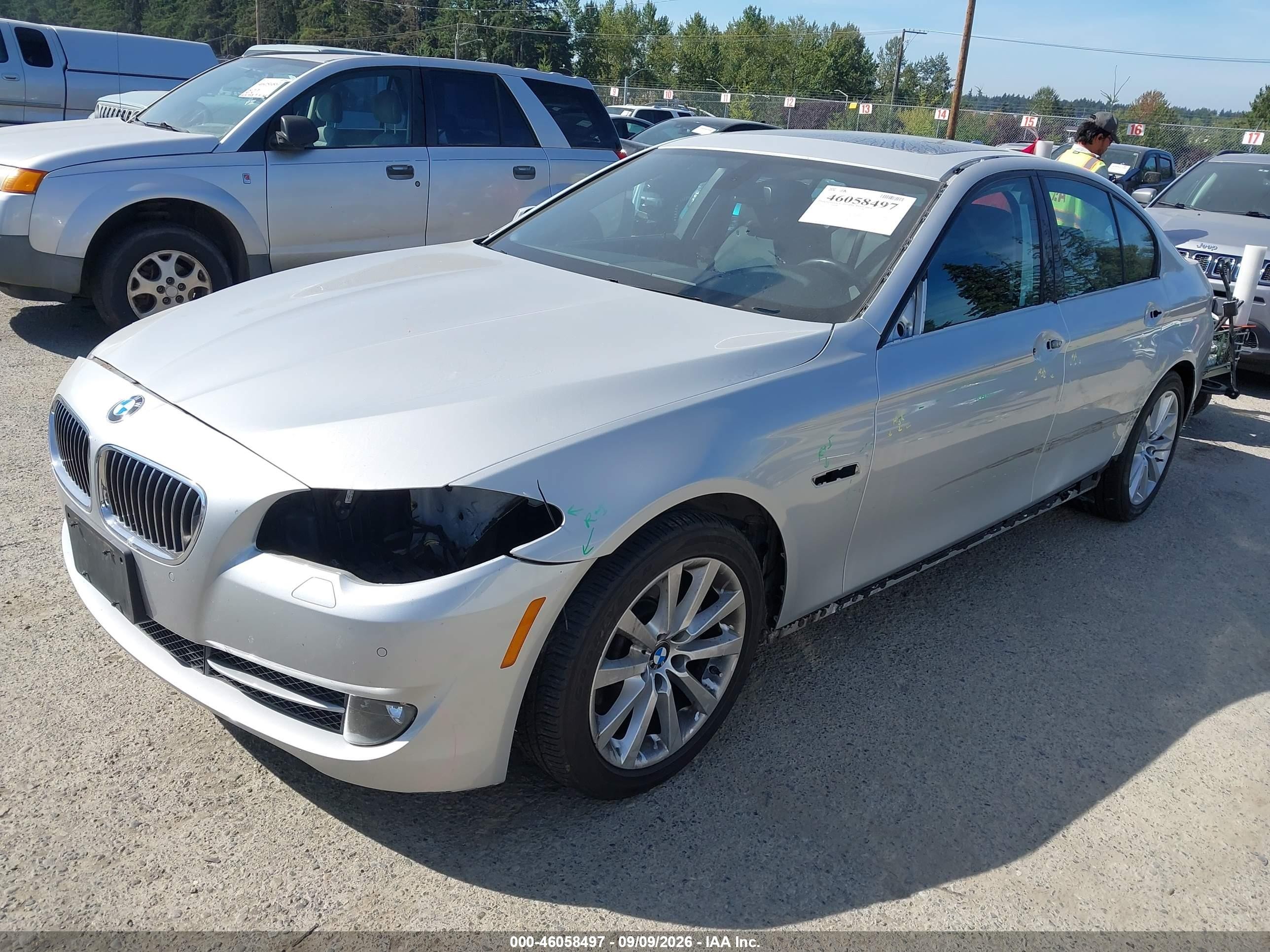 2011 Bmw 528i   Серебряный vin: WBAFR1C55BDV81565