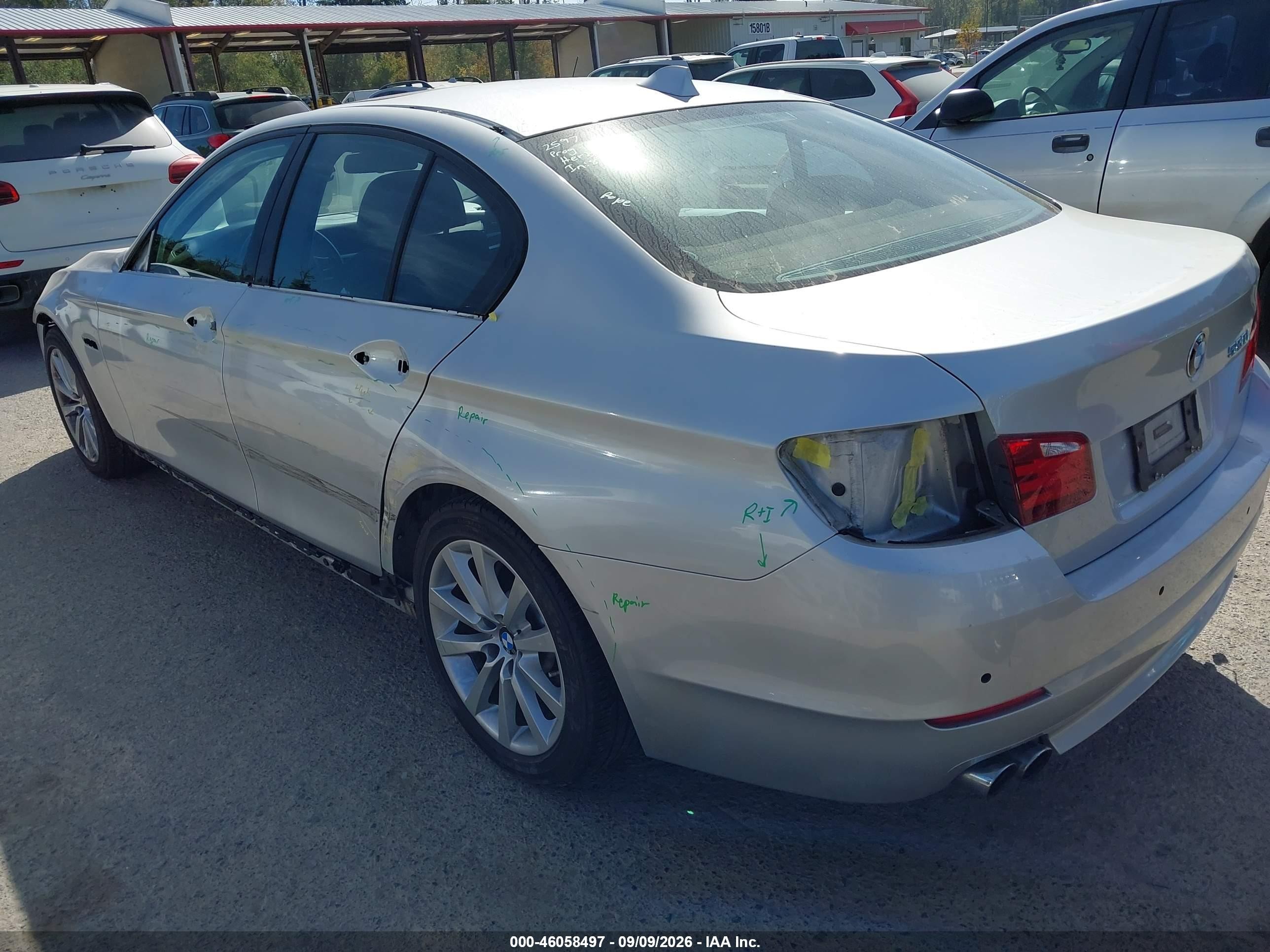 2011 Bmw 528i   Серебряный vin: WBAFR1C55BDV81565