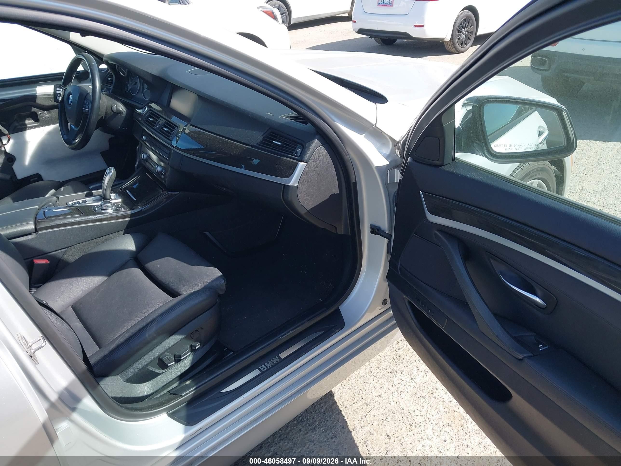 2011 Bmw 528i   Серебряный vin: WBAFR1C55BDV81565